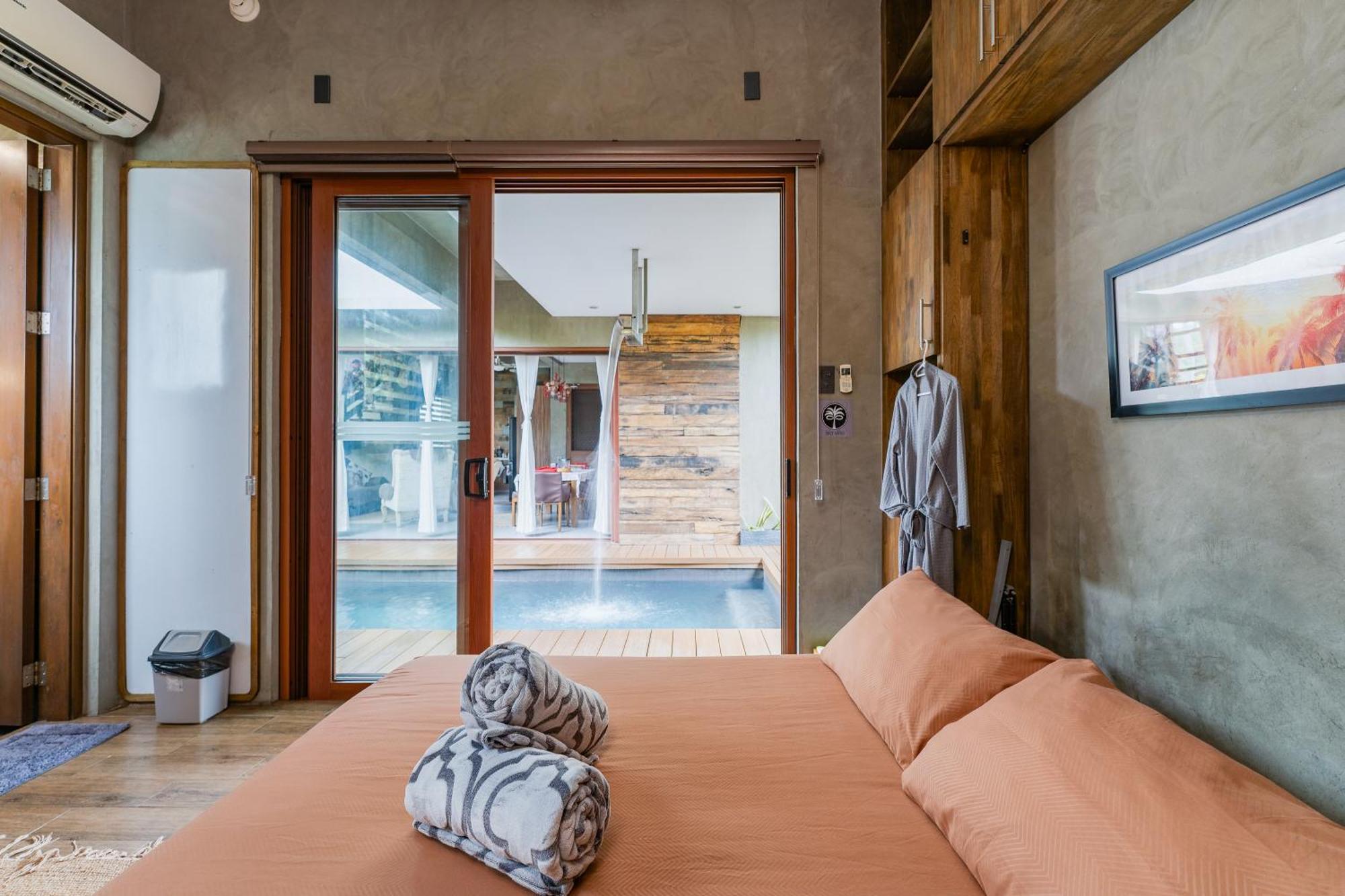 Isla 1 Amazing Waterfall Pool House Near Beach, Bars & Restaurants Holiday home