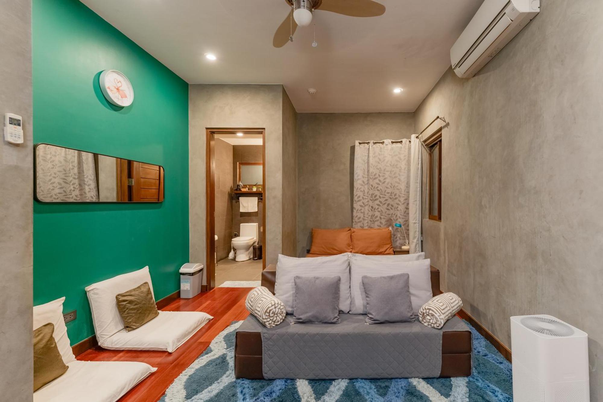 Isla 1 Amazing Waterfall Pool House Near Beach, Bars & Restaurants Lapu-Lapu City