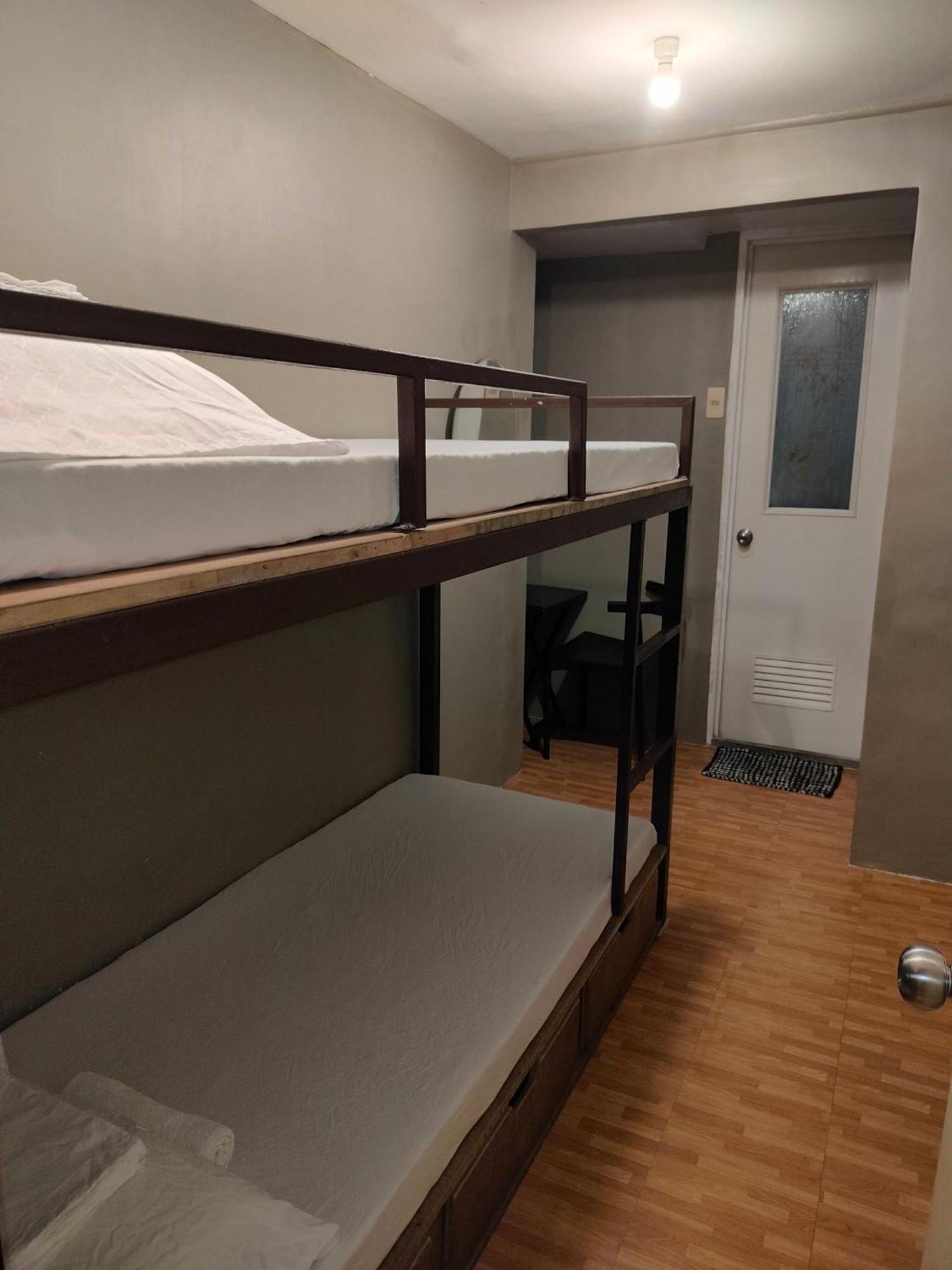 Pungko-pungko Hostel *