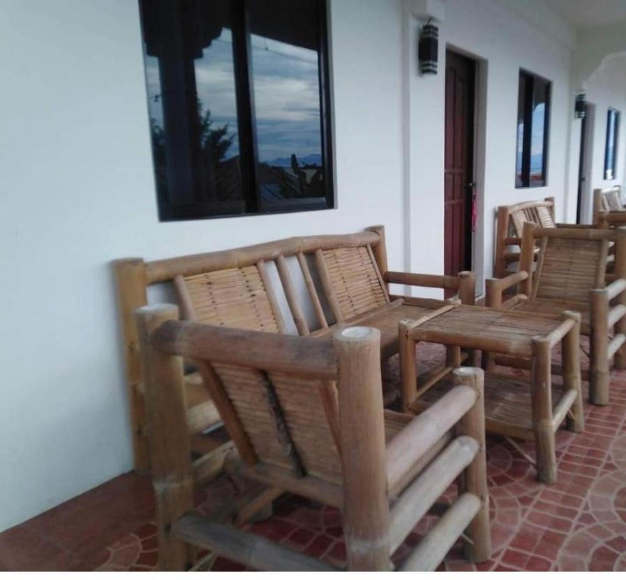Pescador View - Beachfront & By The Ocean Hostels & Restaurant Moalboal *