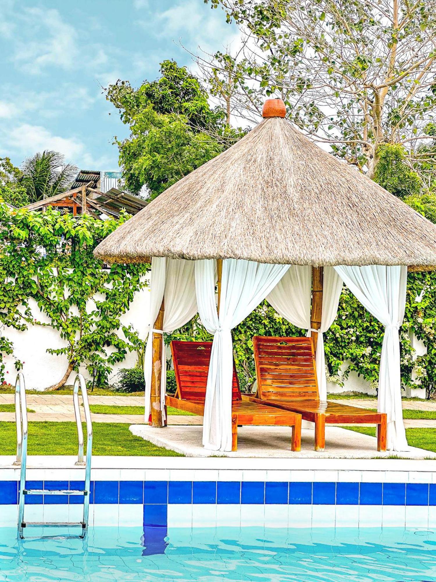 Resort Treeshade & *
