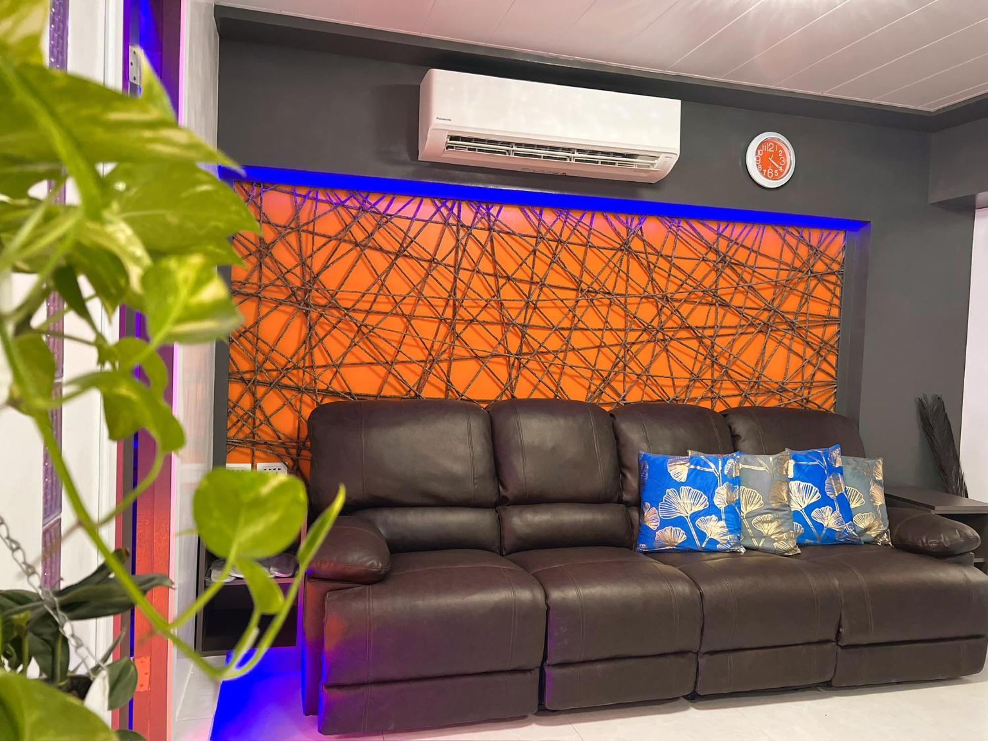Clockworkorange Luxury 4-minutes Away To Airport