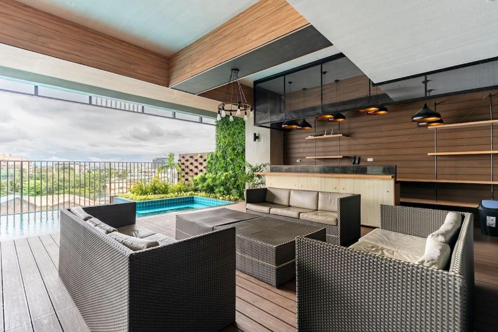 Your Near The Life Aparthotel Cebu