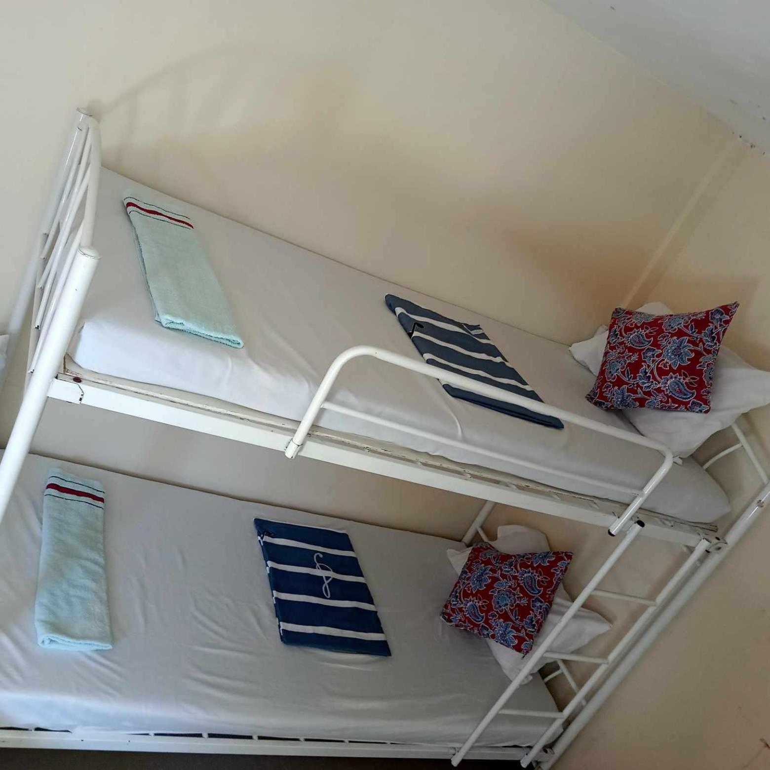 En House bahay-panuluyan *