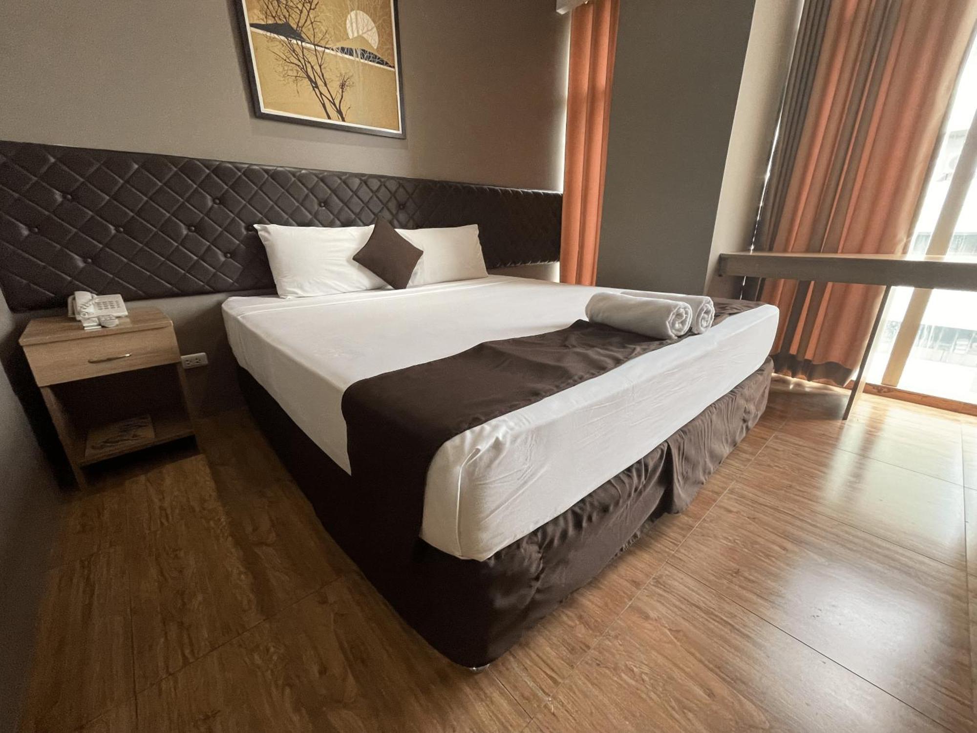 Hotel Capitol & Powered By Cocotel