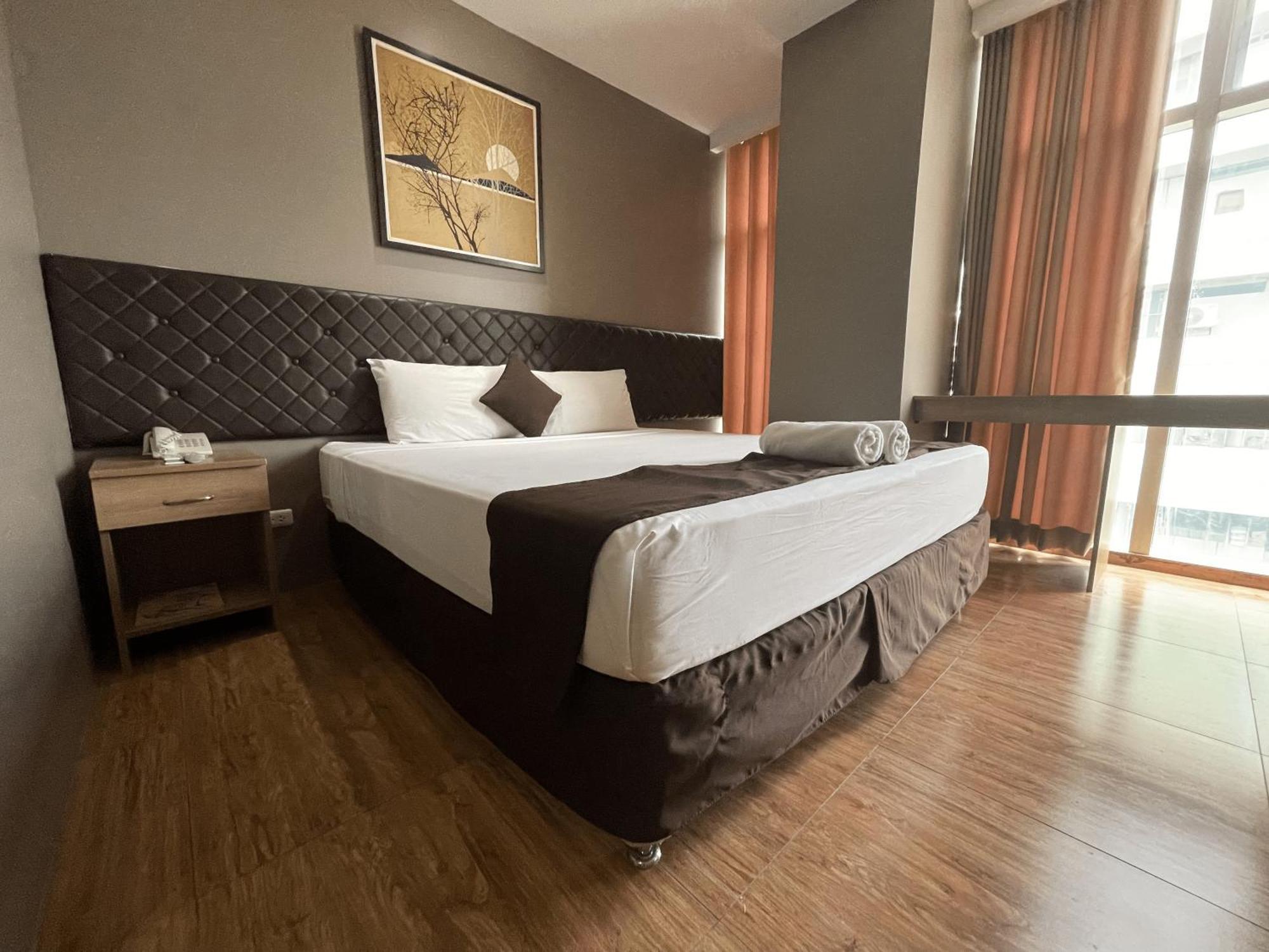 Hotel Capitol & Powered By Cocotel