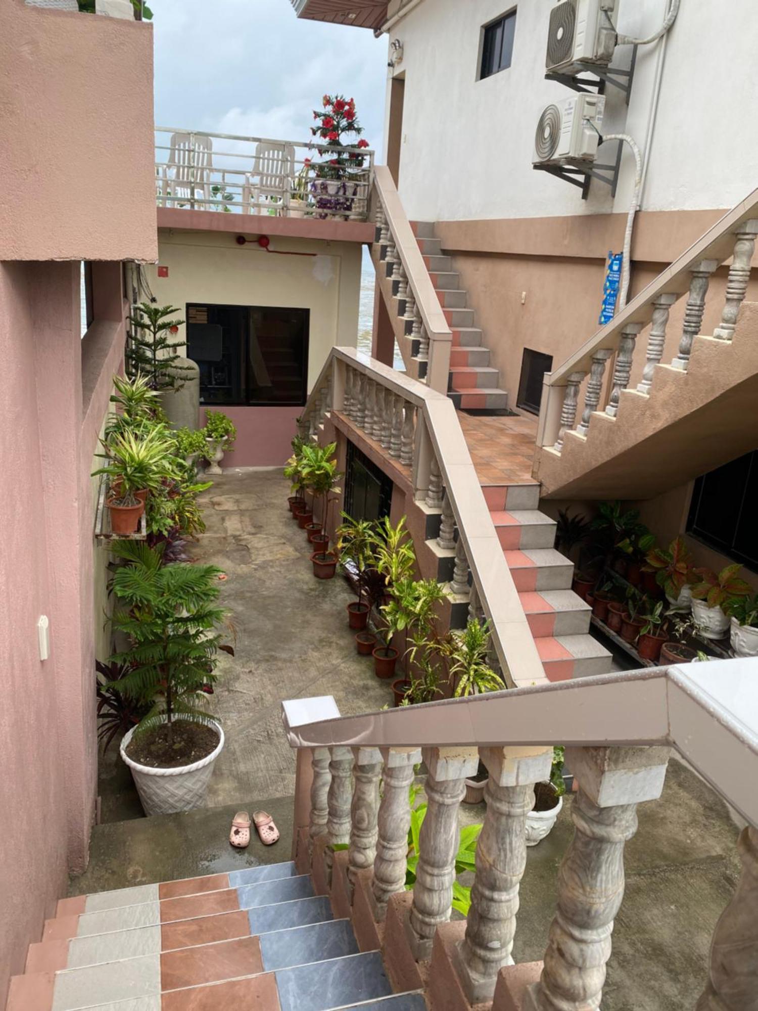 Kellocks' Seaview Apartelle Inn