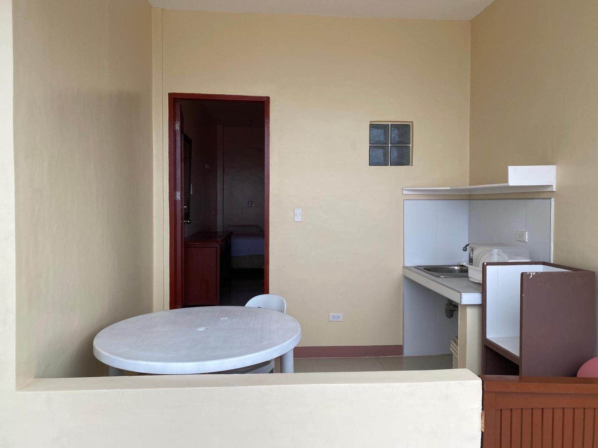 Kellocks' Seaview Apartelle *