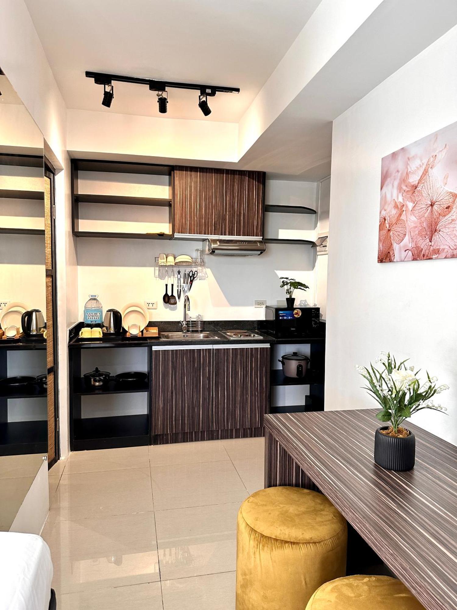 Living,the Persimmon 2-4pax * Cebu