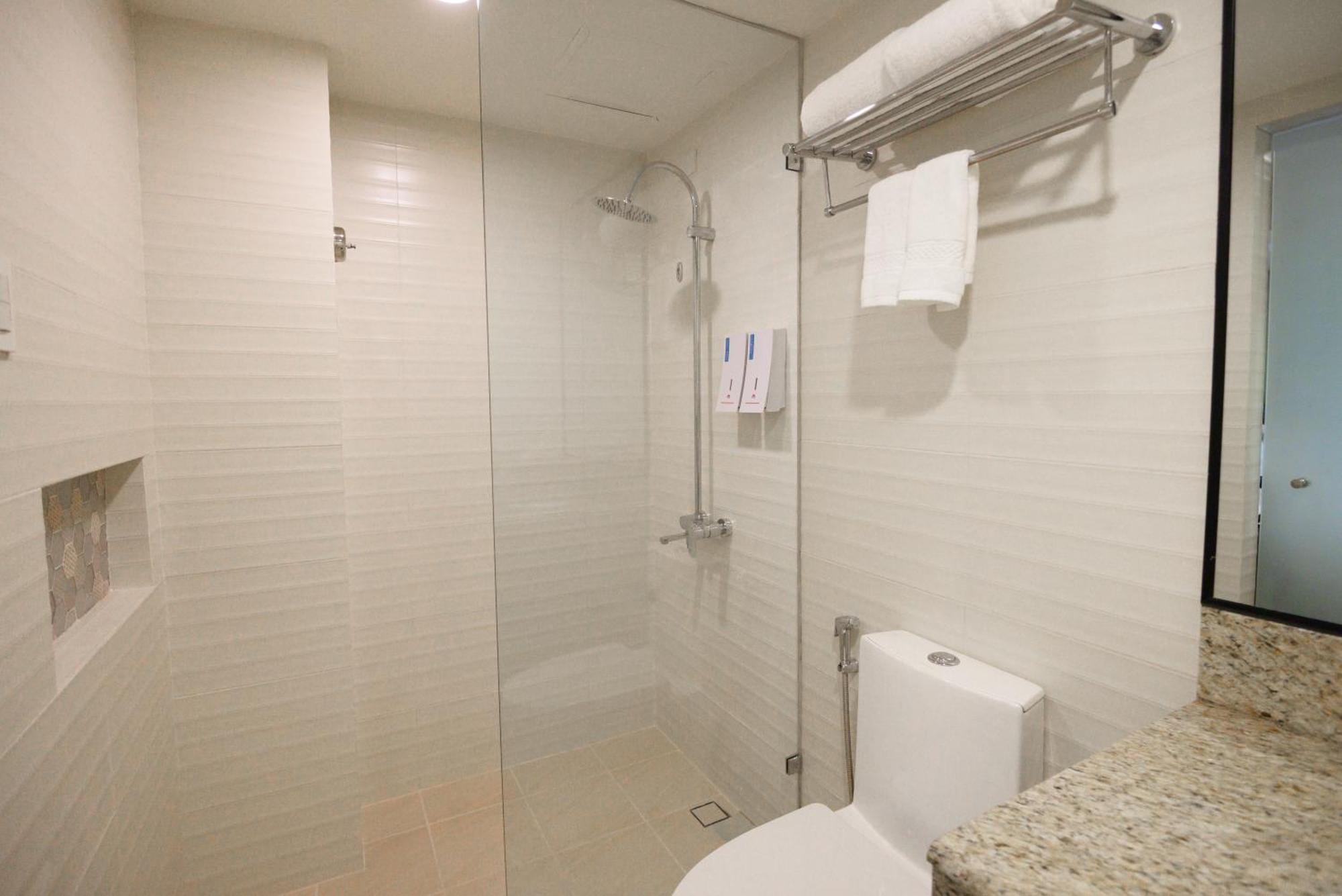 Surestay By Western Hotel Cebu