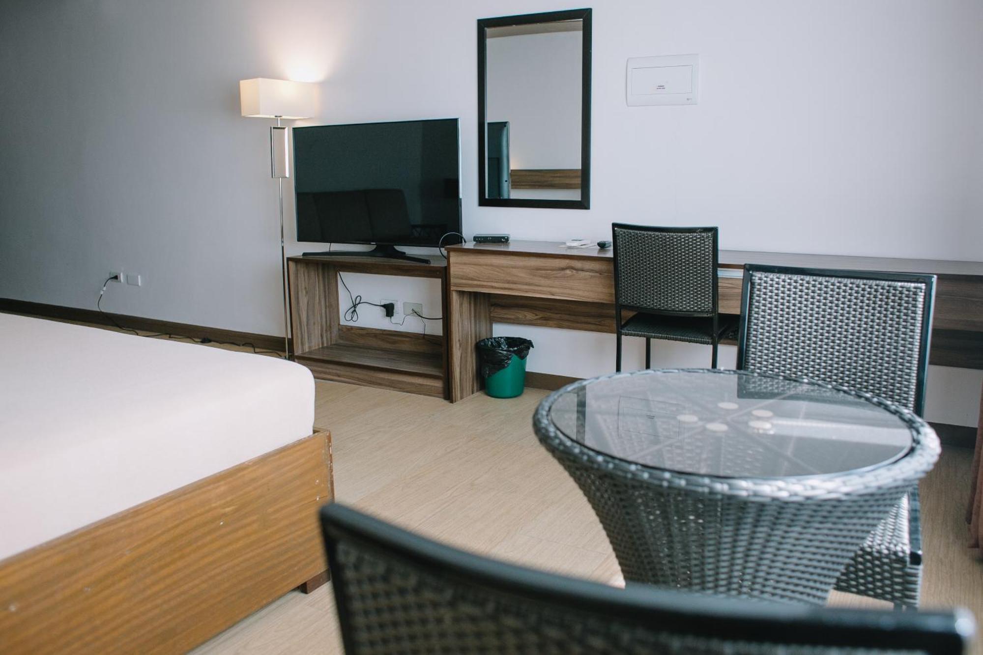 Hotel Leope 3*