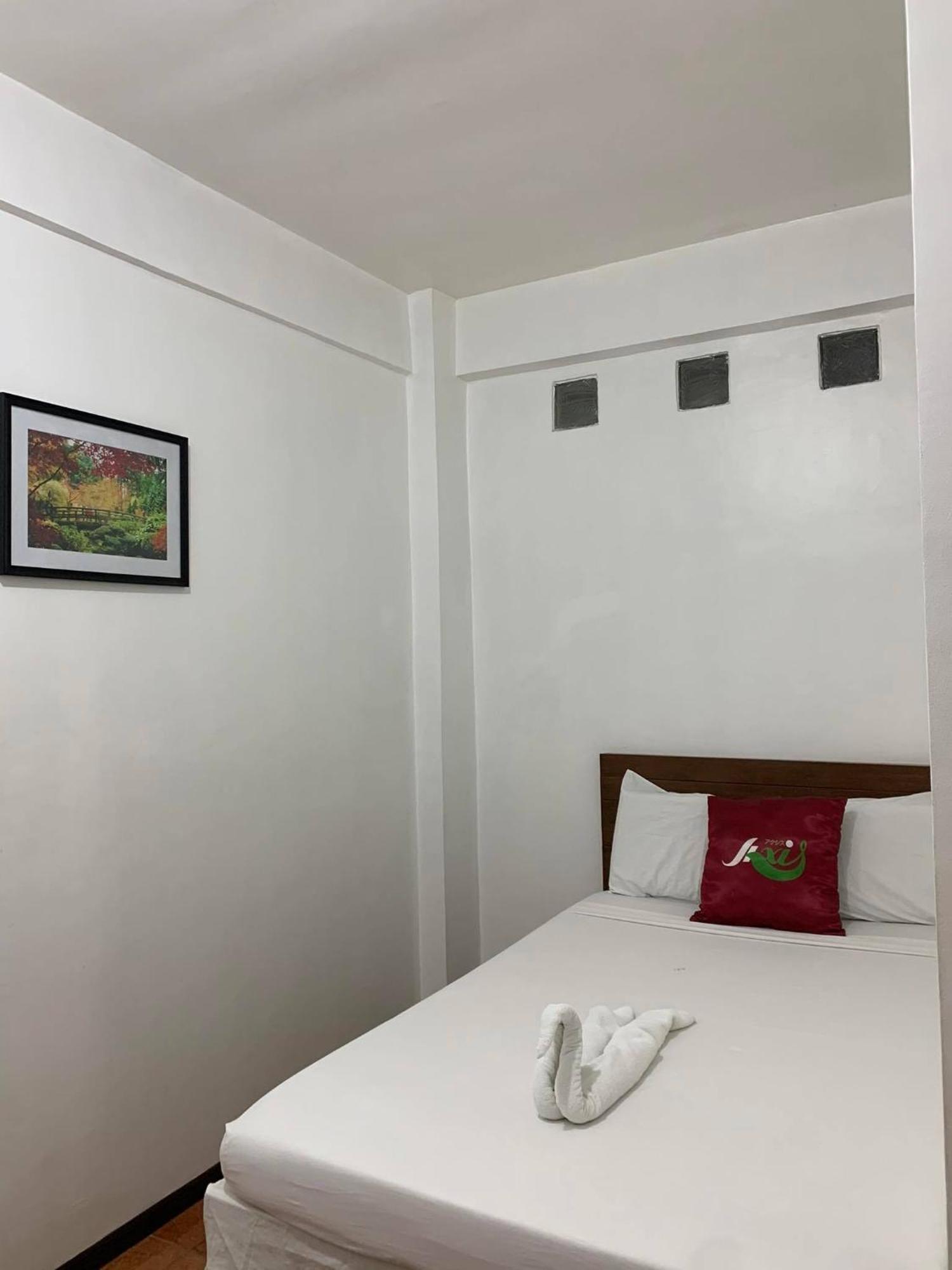 Axis Hotel 2*