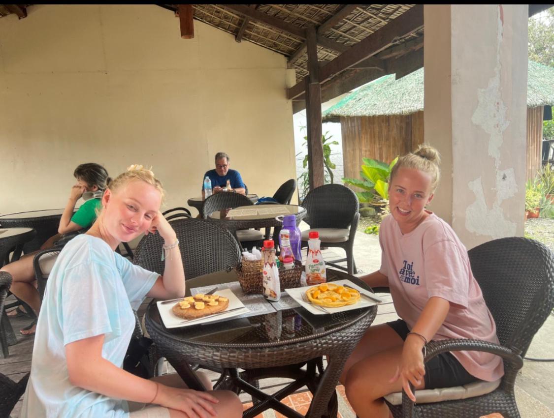 Pescador View - Beachfront & By The Ocean Hostels & Restaurant Moalboal