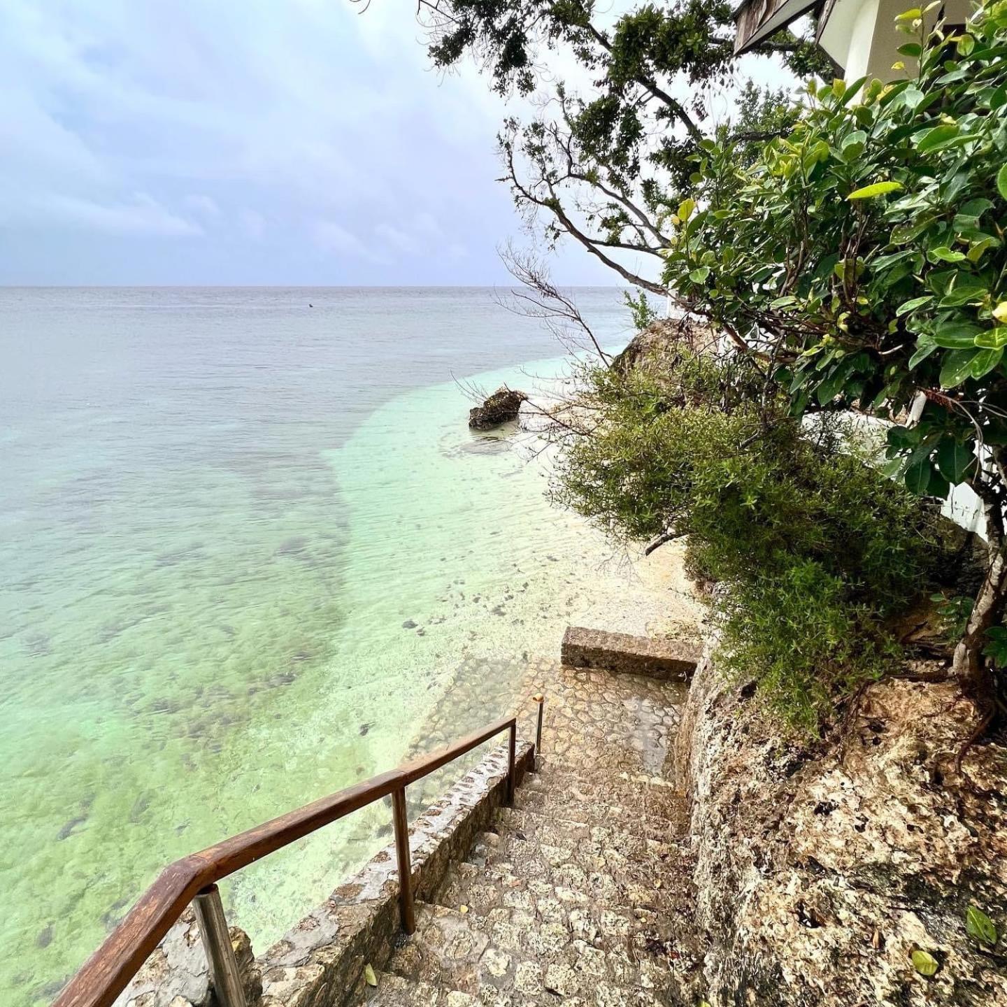 Pescador View - Beachfront & By The Ocean Hostels & Restaurant Moalboal * Moalboal