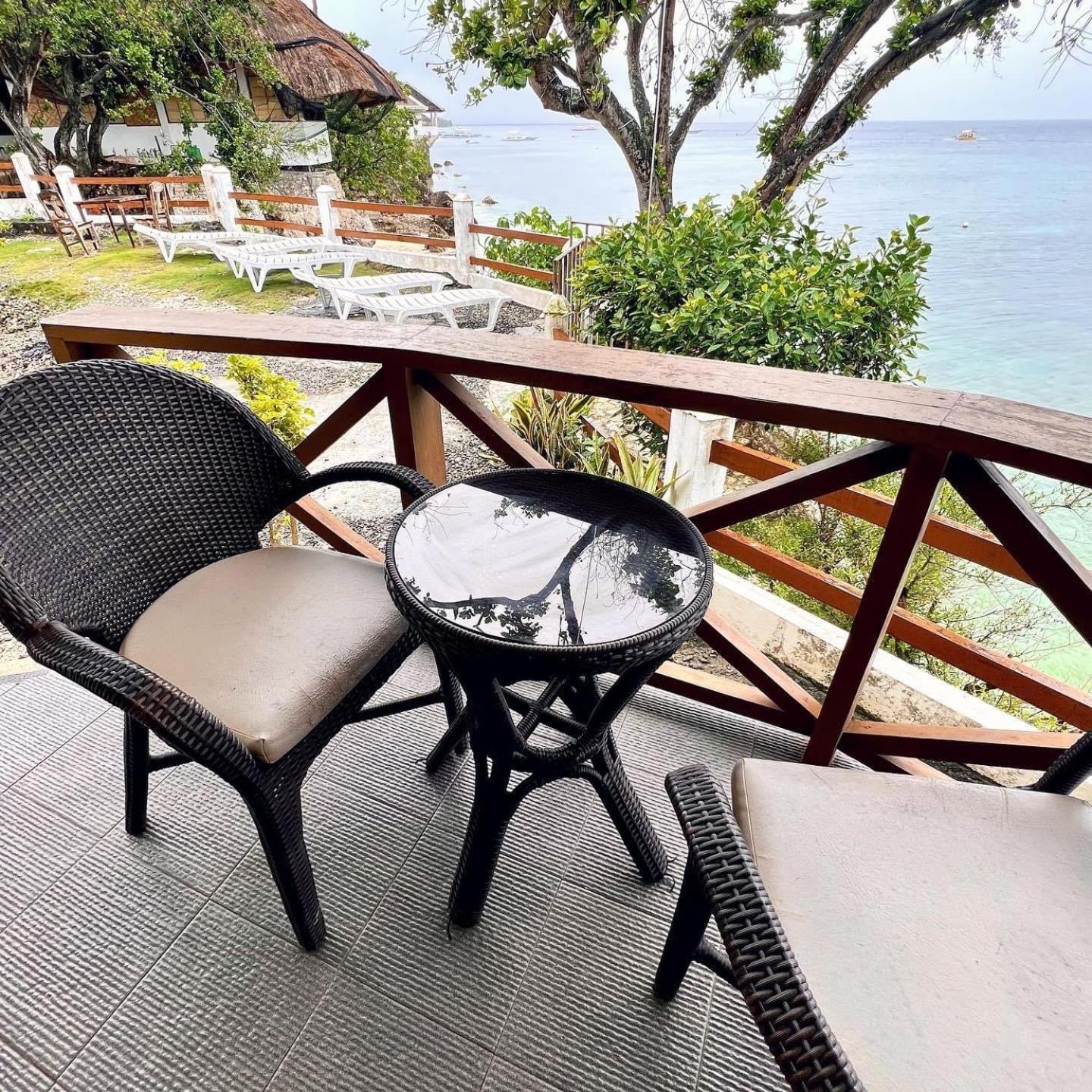 Pescador View - Beachfront & By The Ocean Hostels & Restaurant Moalboal Resort Moalboal