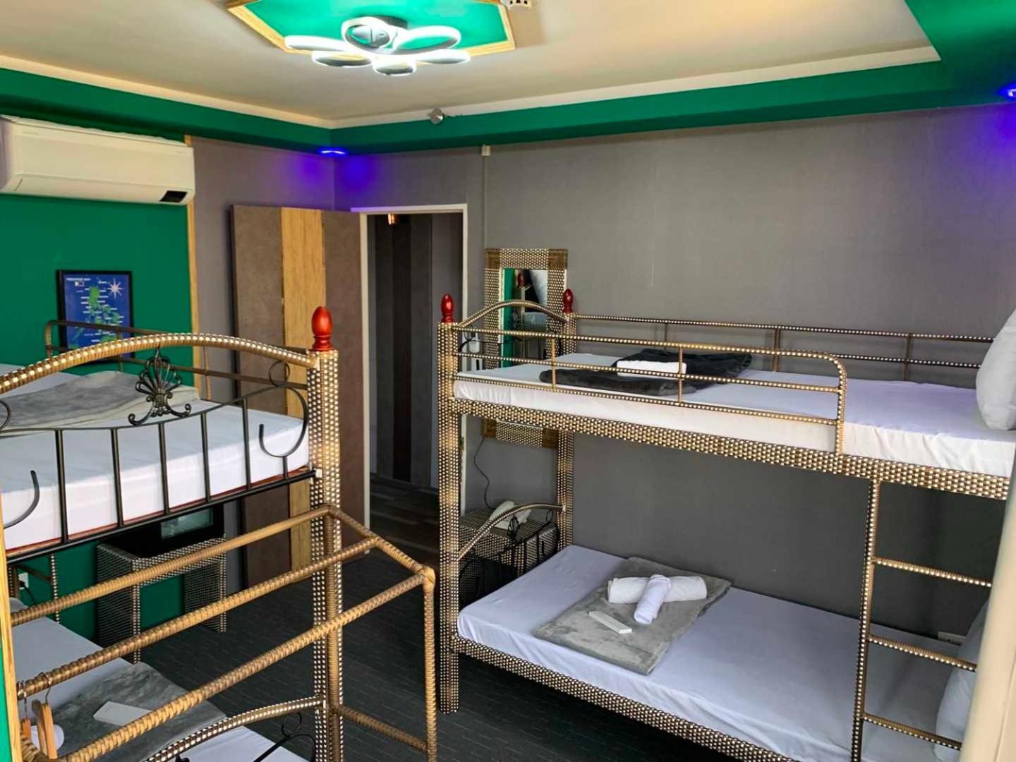 Hotel Attic Capsule Marigondon (Cebu)