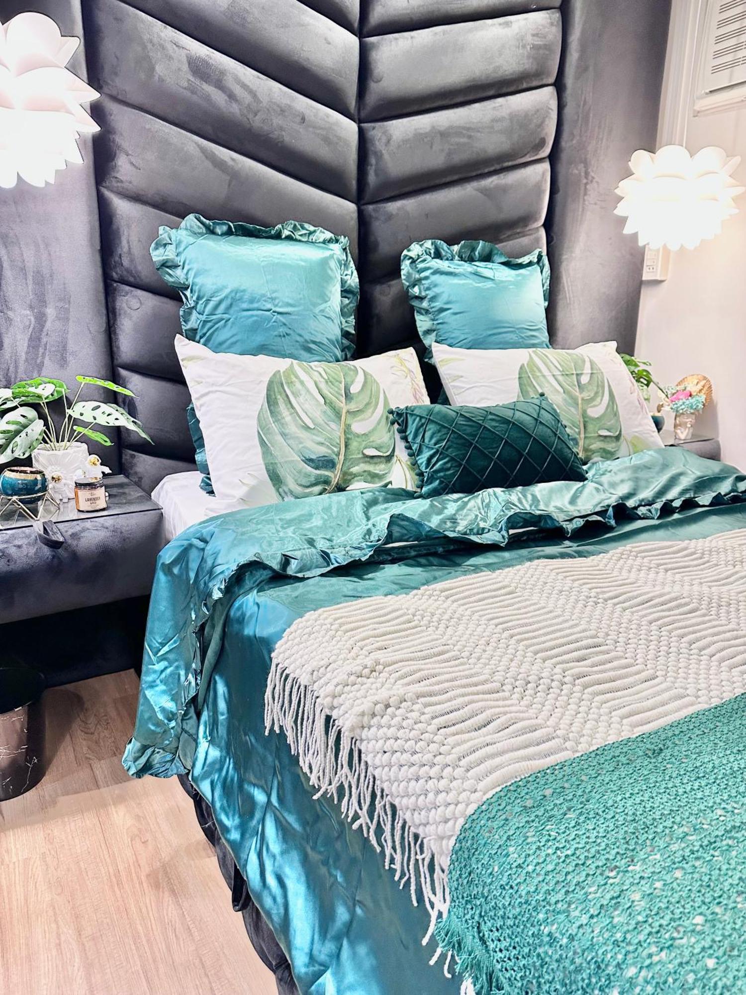 Queen Size In Solinea, Cebu