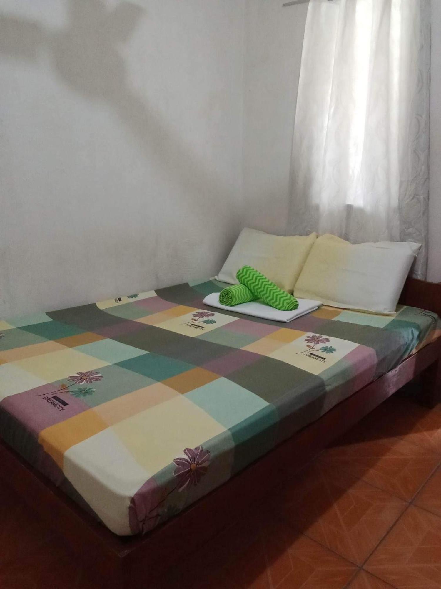 Resort Pescador View - Beachfront & By The Ocean Hostels & Restaurant Moalboal *