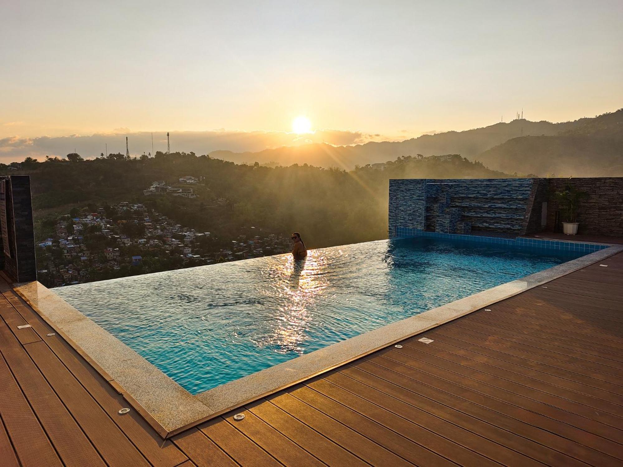 Hayat Sky Towers 3* Cebu