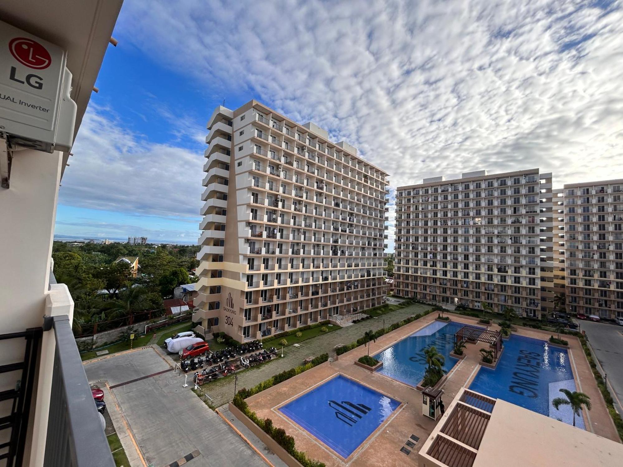 Rosanna's Condotel Saekyung Village 1 Apartment