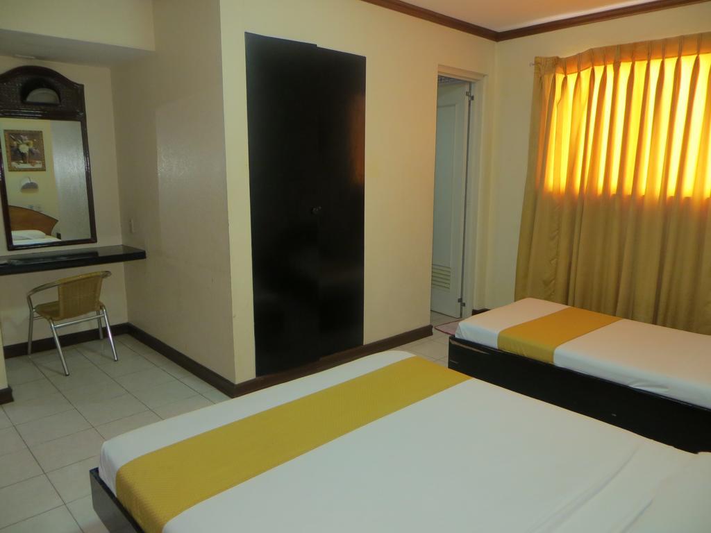 Paragon Hotel 2*