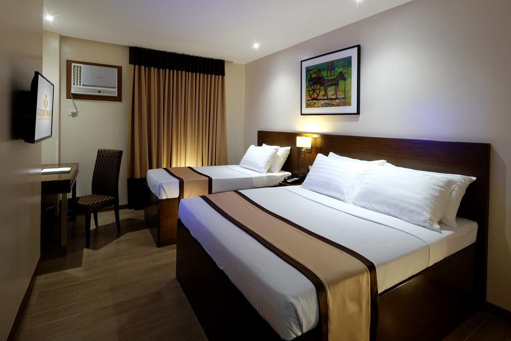 Golden & Hotel