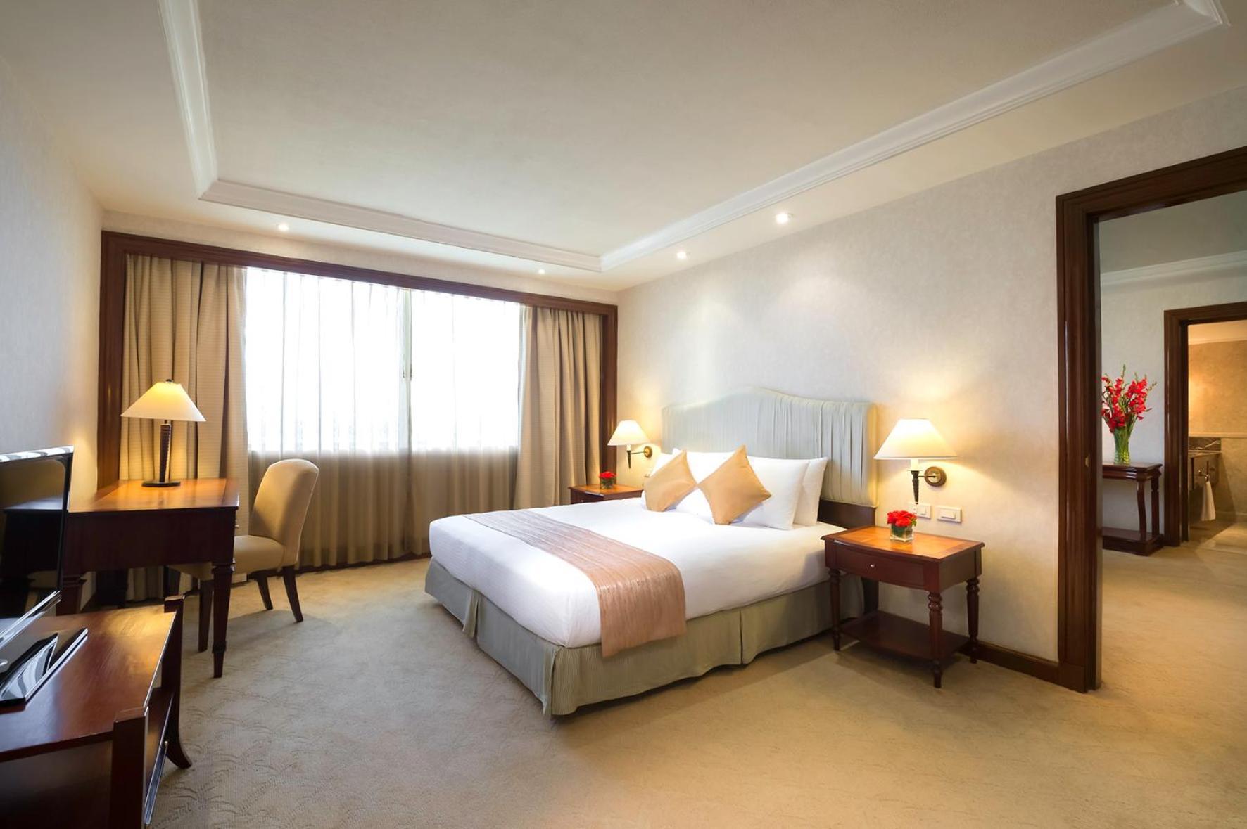 Marco Polo Plaza Hotel 5*