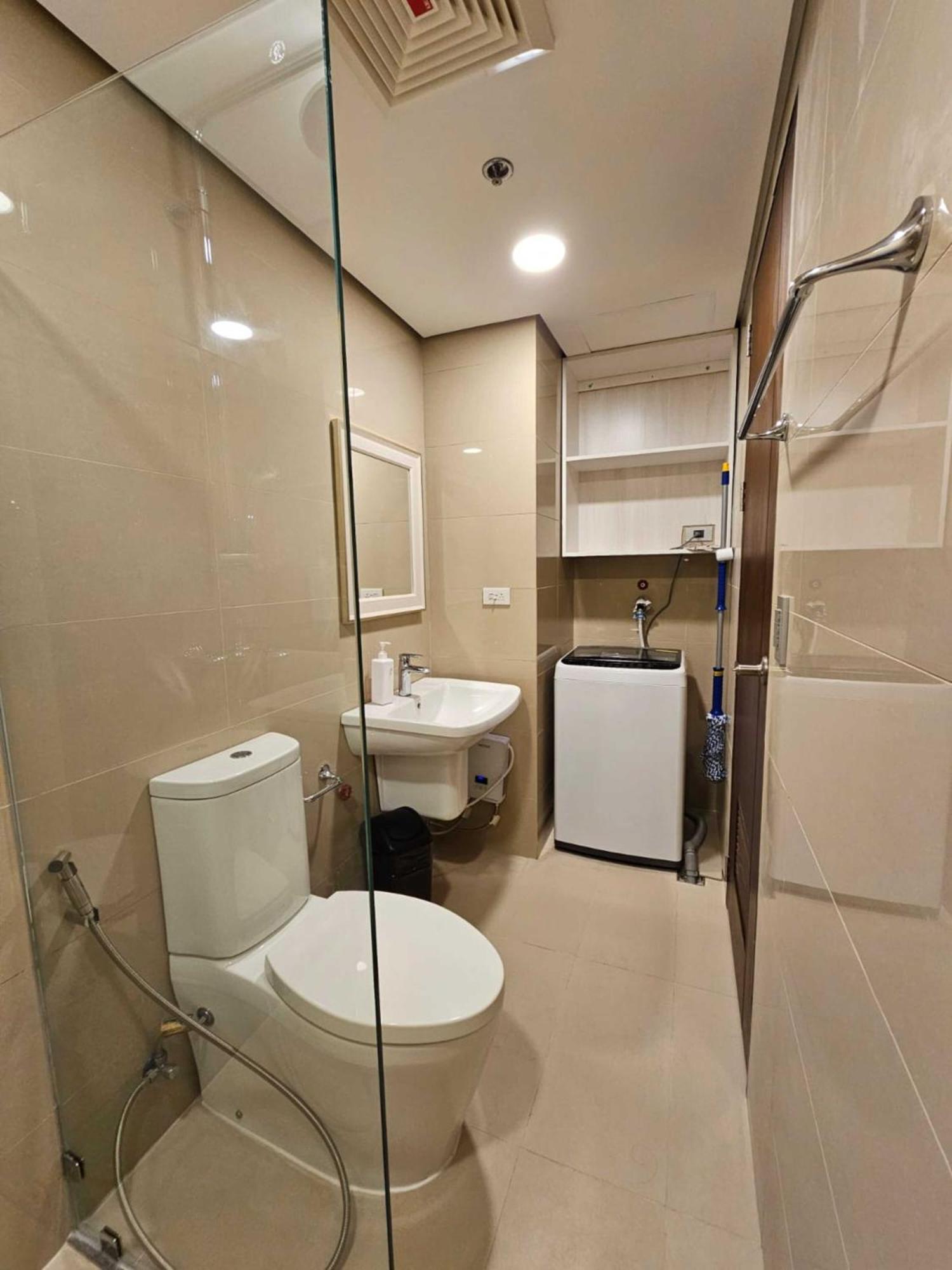 Apartment 38 Park Ave 207