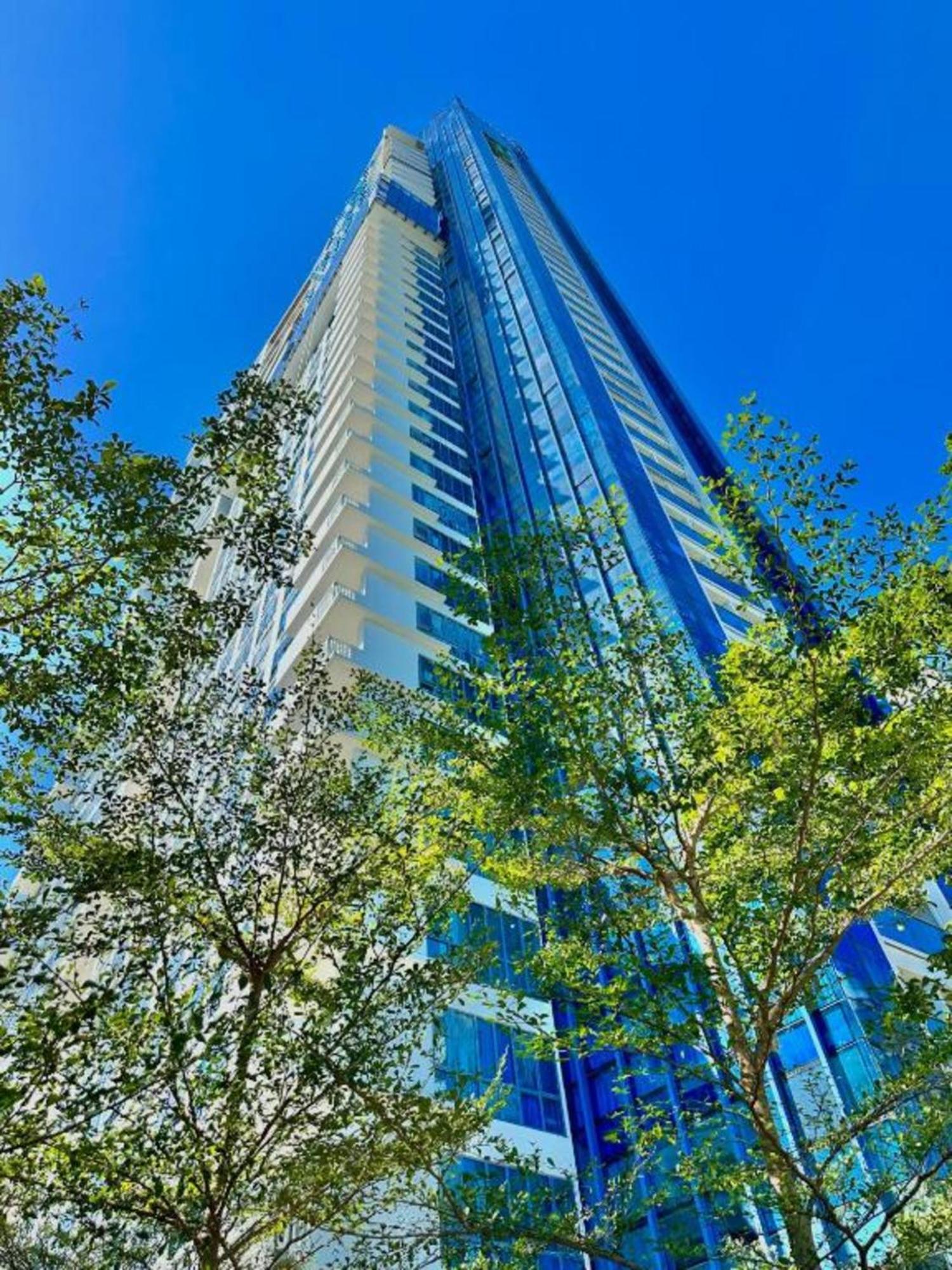 Apartment 38 Park Ave 207 *