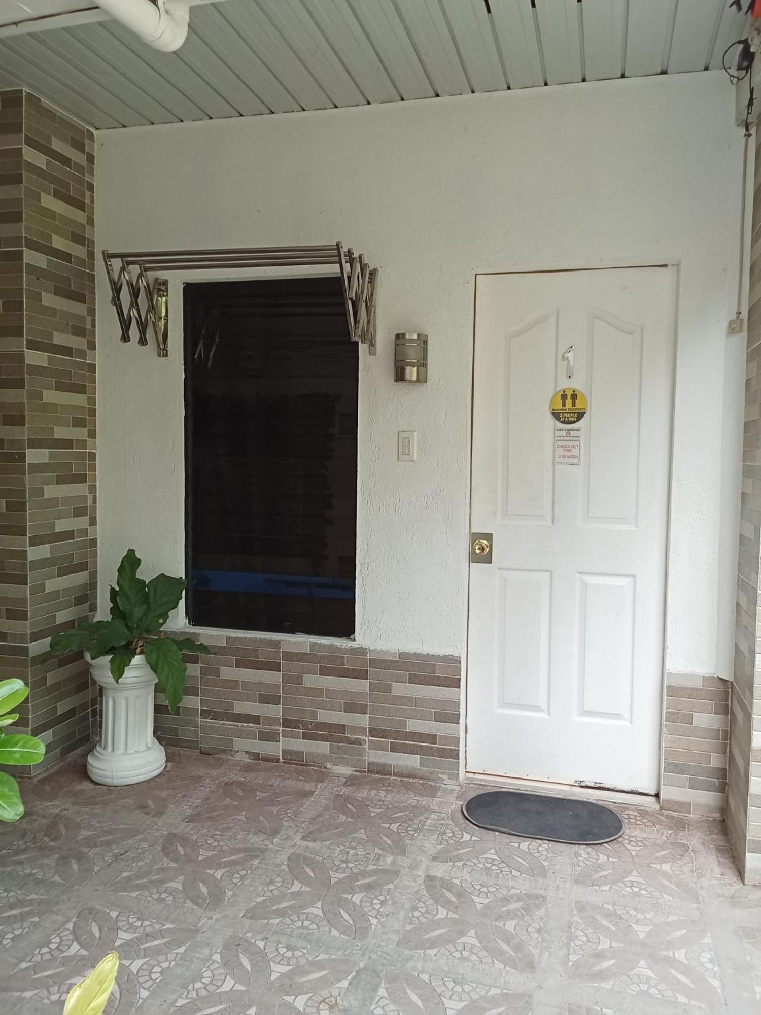 Yoo Darius' Residences Homestay Moalboal