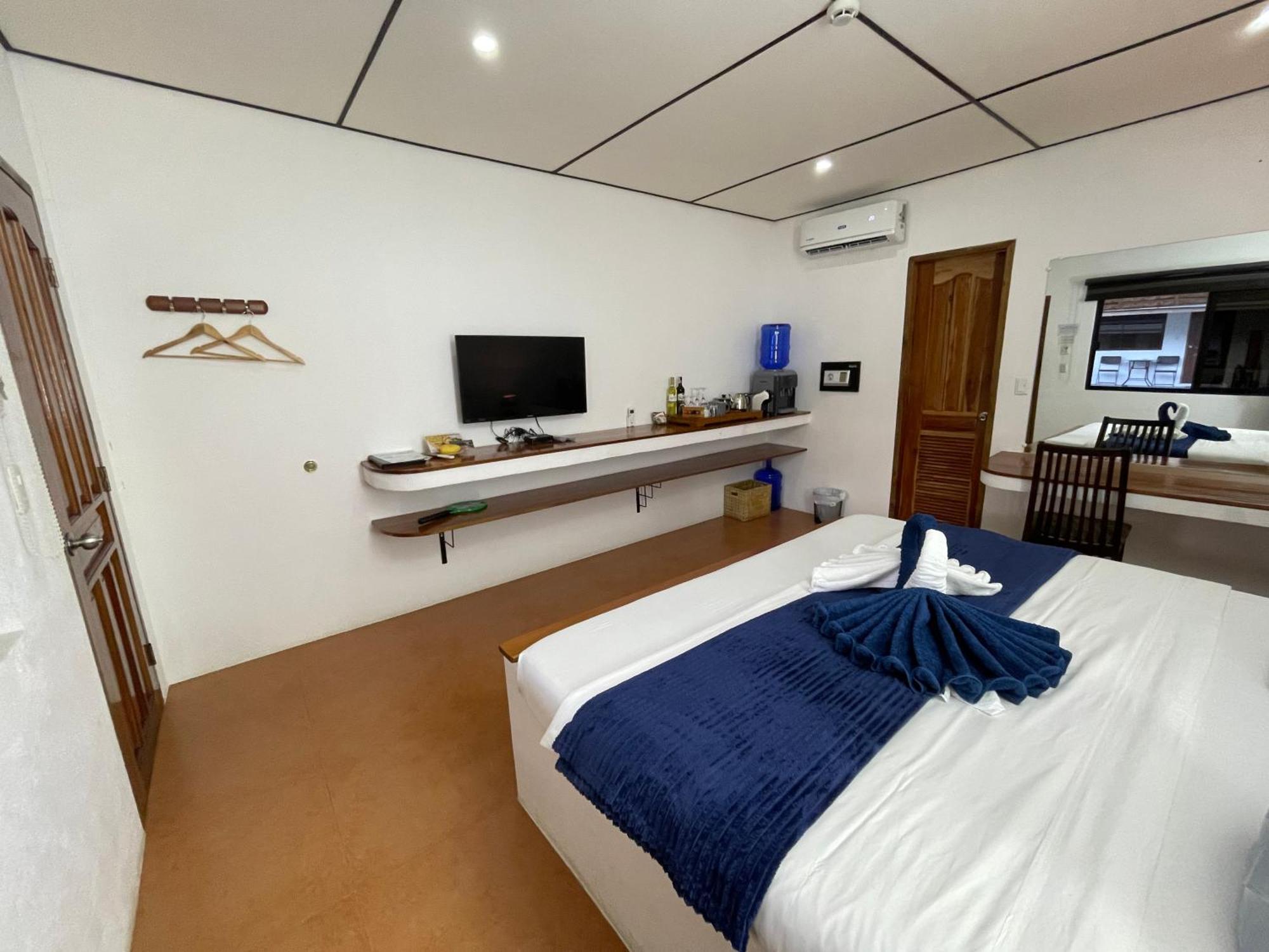 Parrot Resort 3*