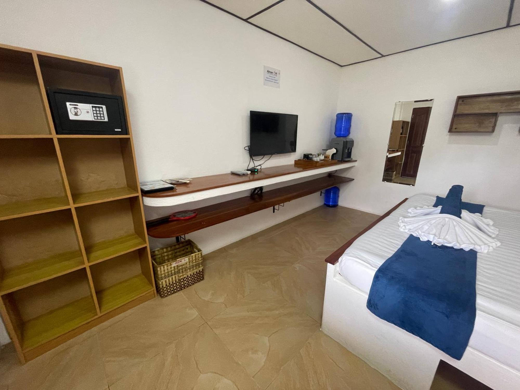 Parrot Resort Moalboal