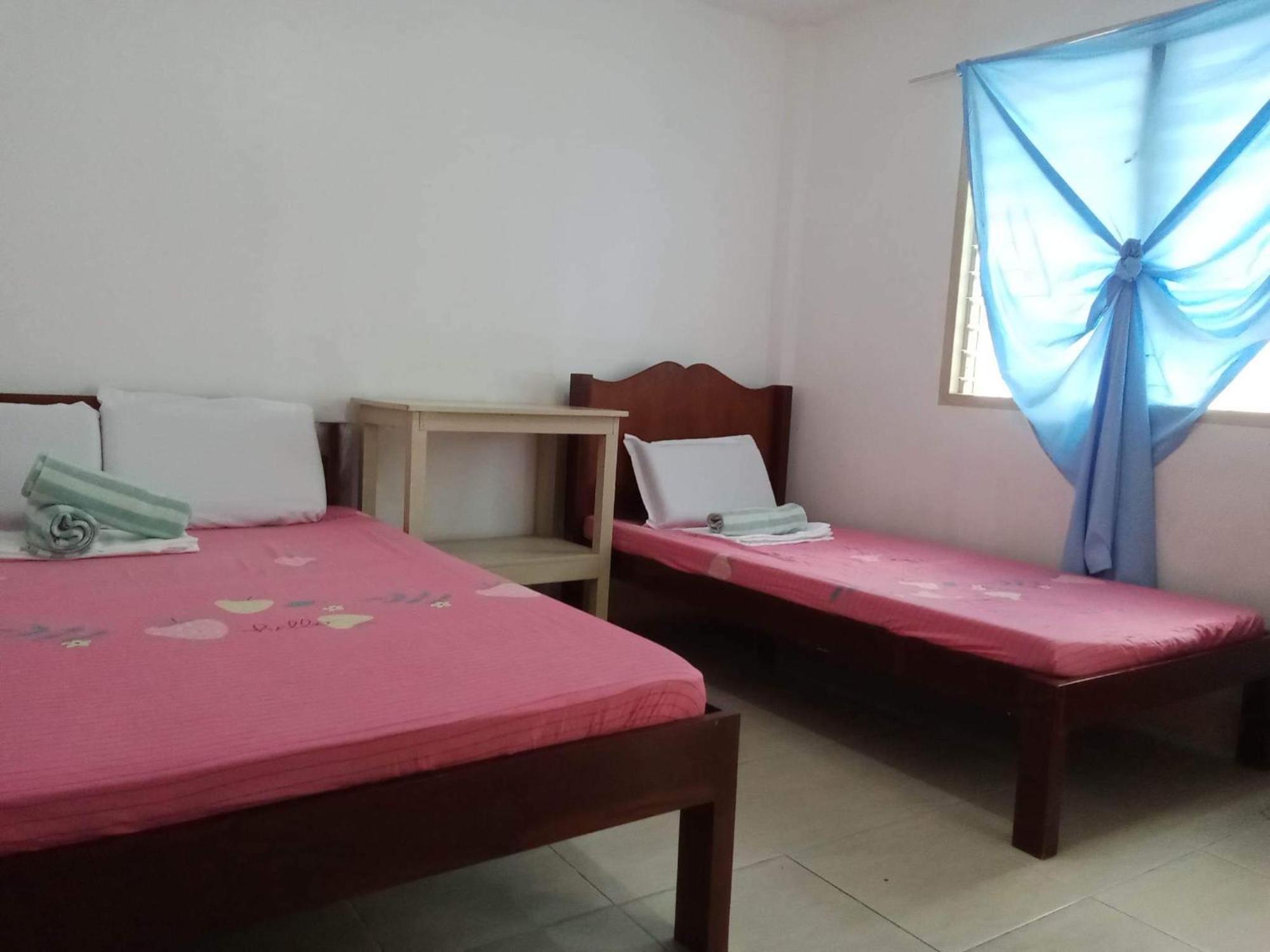 Pescador View - Beachfront & By The Ocean Hostels & Restaurant Moalboal *