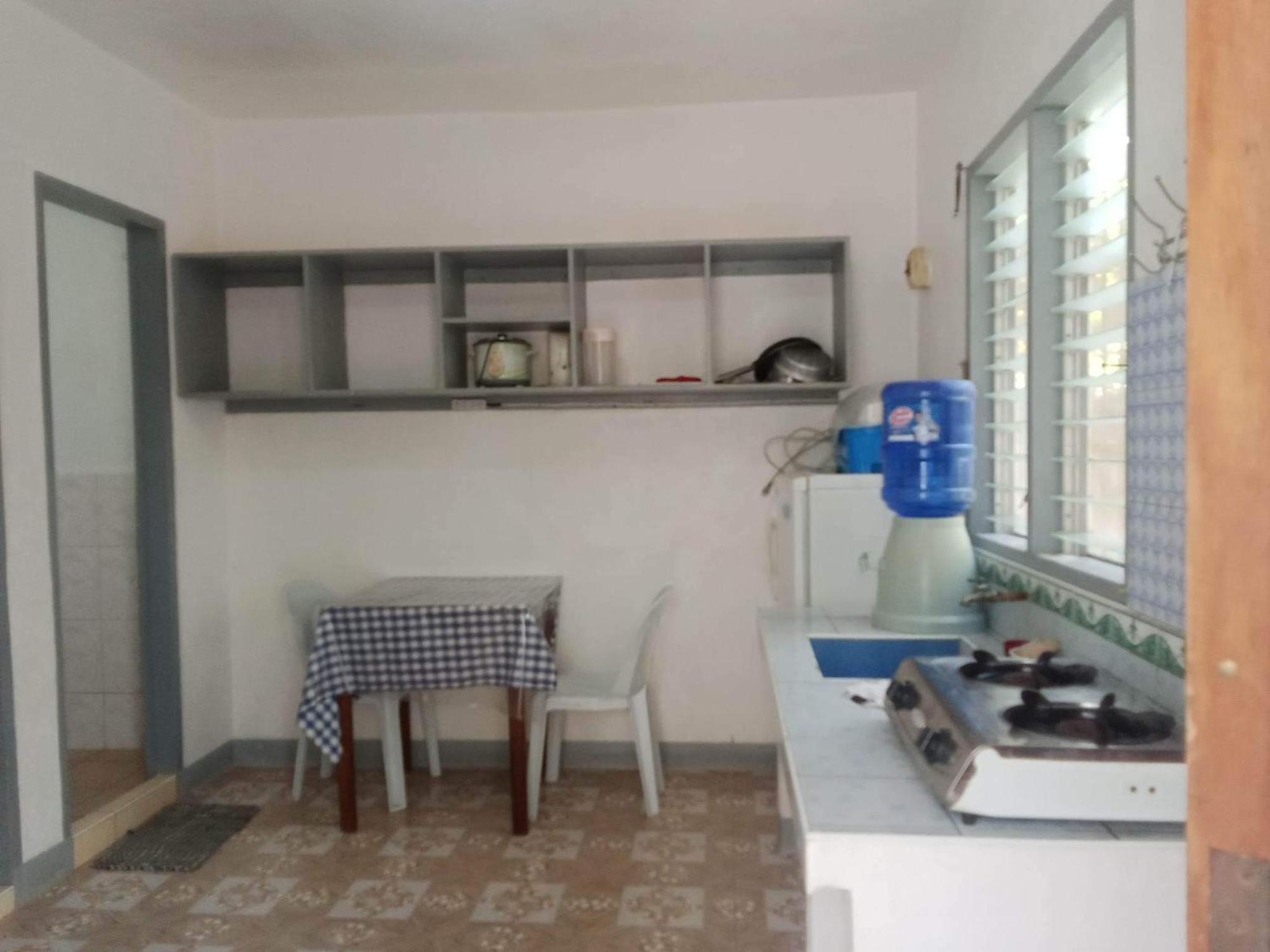 Resort Pescador View - Beachfront & By The Ocean Hostels & Restaurant Moalboal