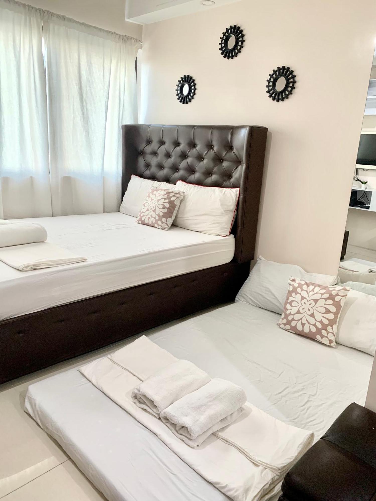 The Persimmon Near Ayala And Sm Apartment *