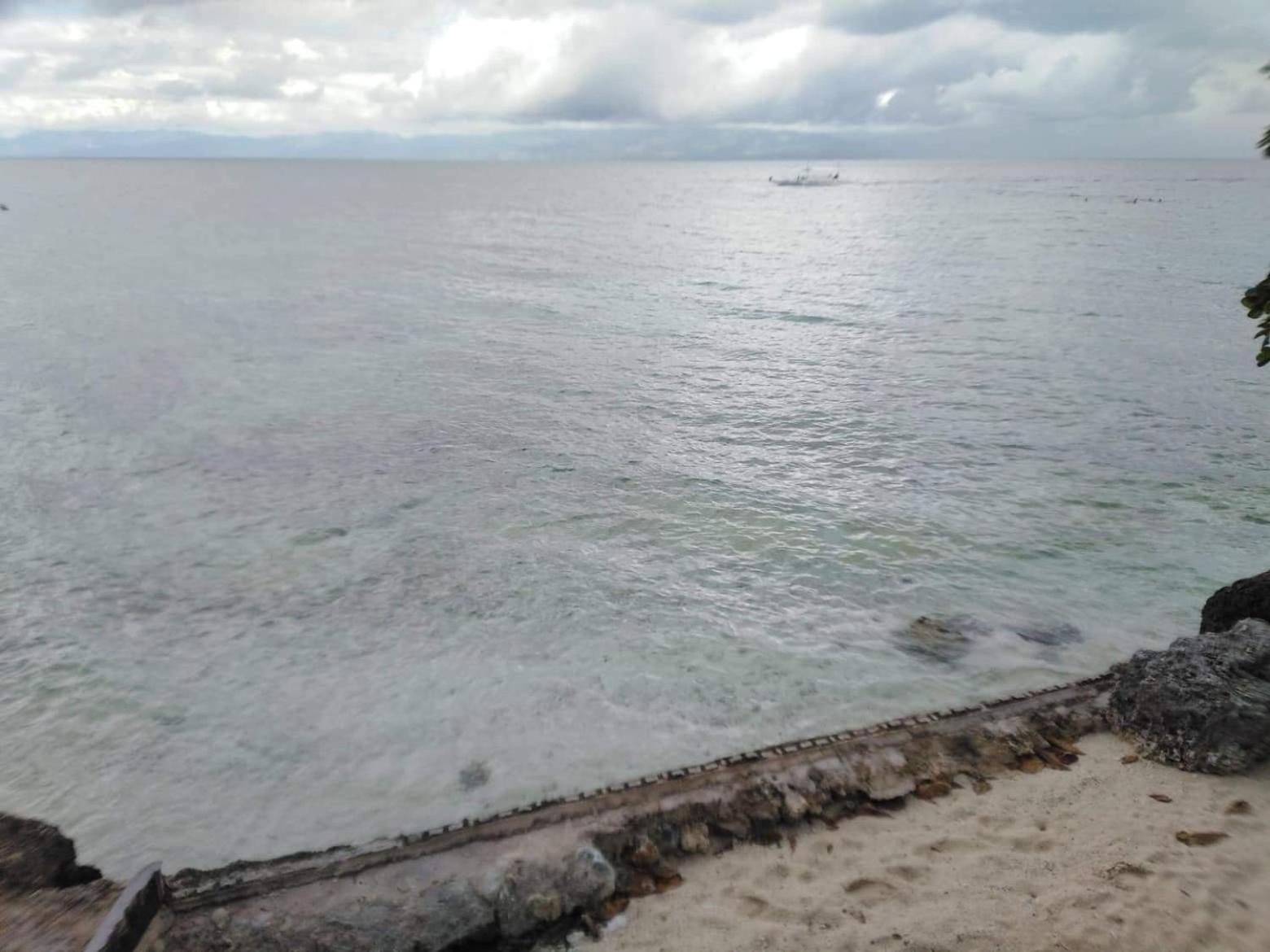 Resort Pescador View - Beachfront & By The Ocean Hostels & Restaurant Moalboal
