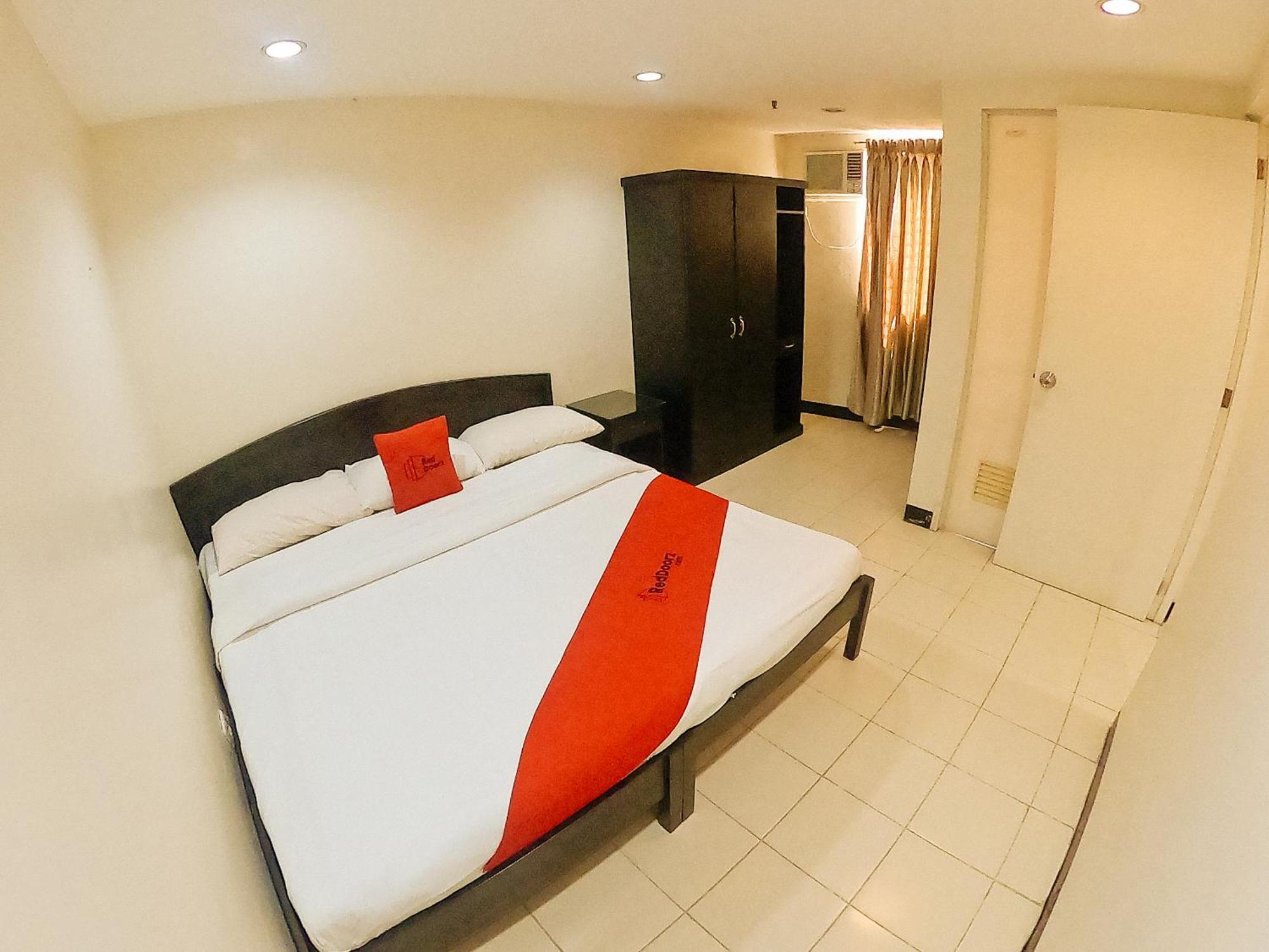 Hotel Reddoorz @ Mabolo 3*