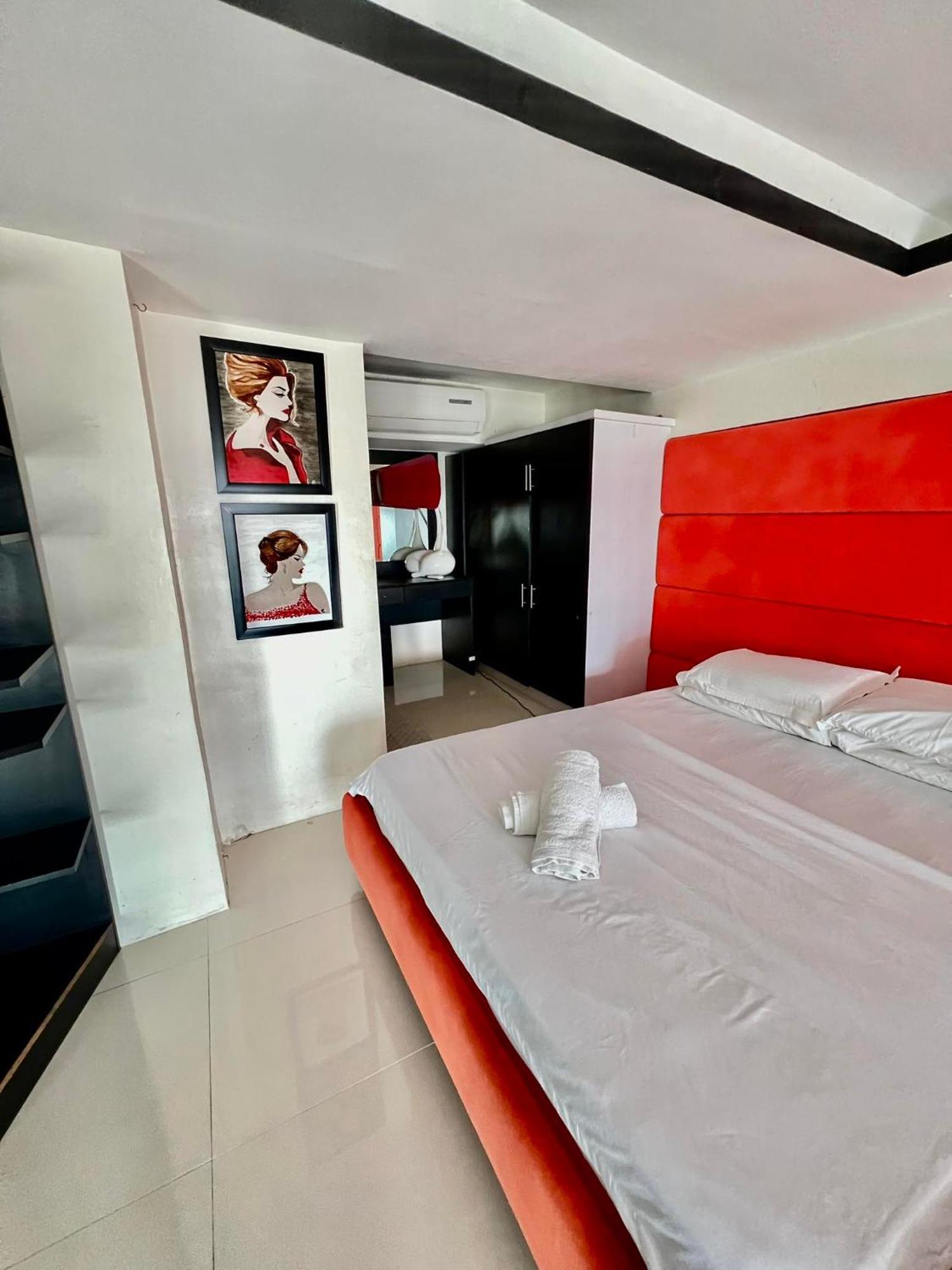 Huge Loft Type At Queen Of The South Apartment