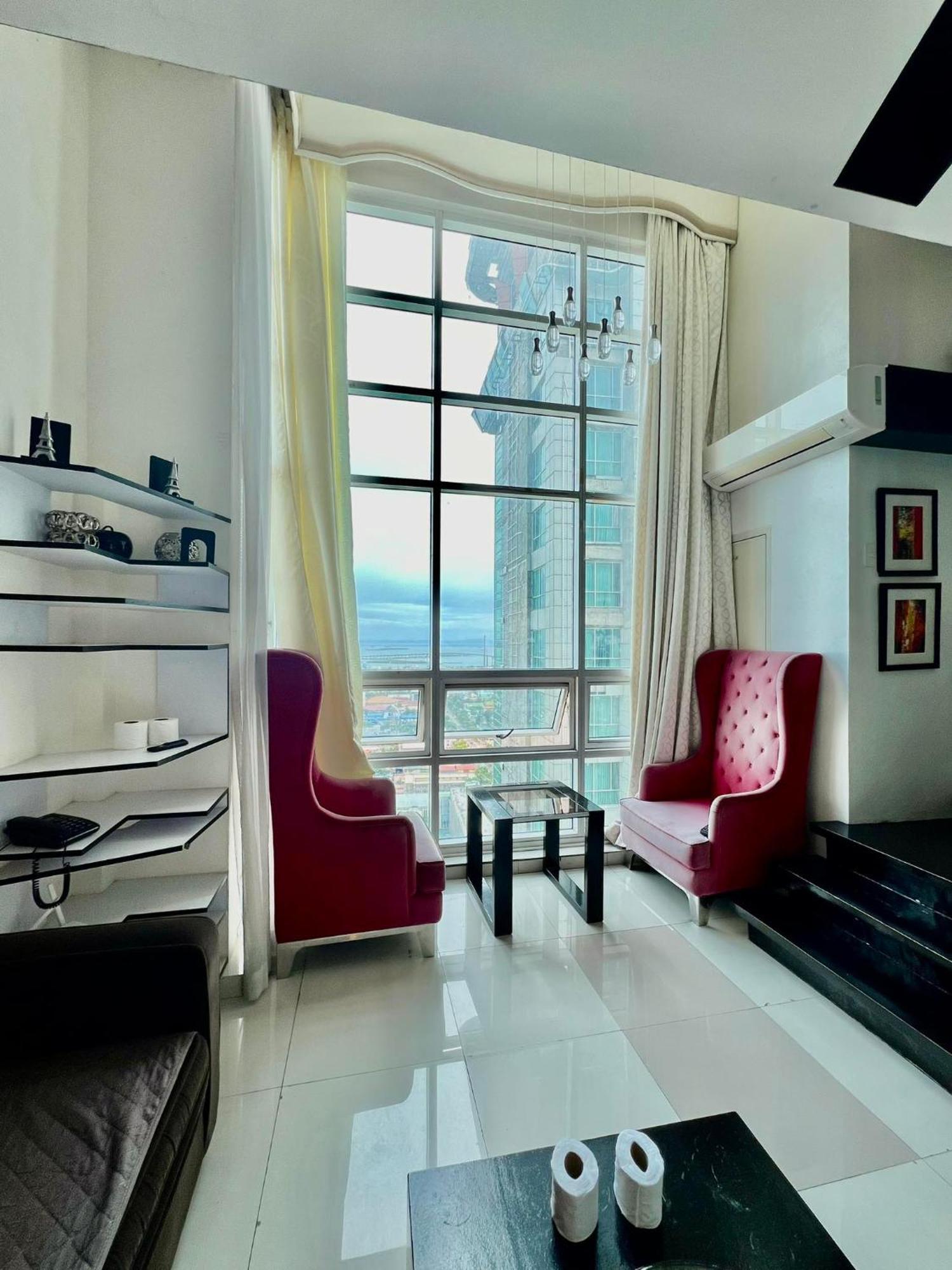 Apartment Huge Loft Type At Queen Of The South Cebu