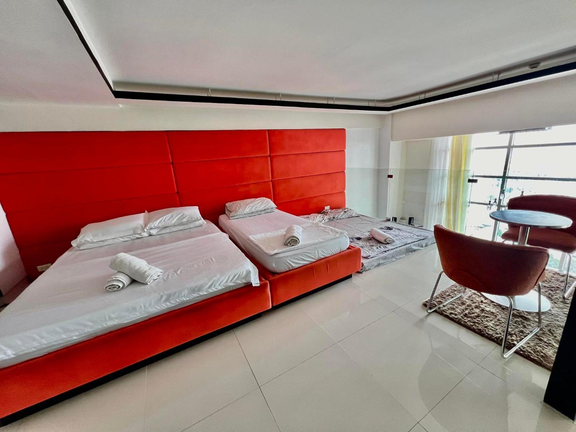 Huge Loft Type At Queen Of The South * Cebu