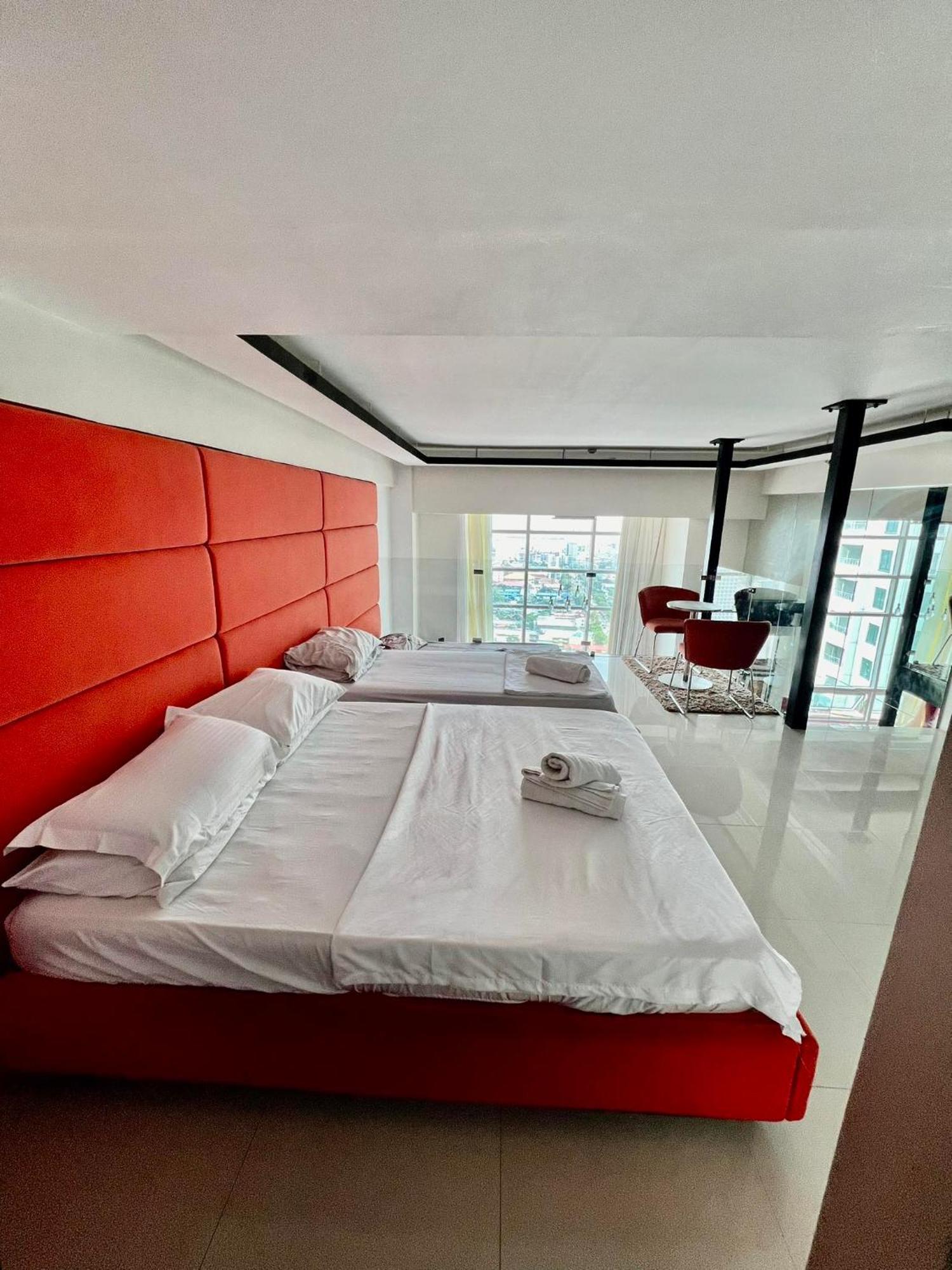 Huge Loft Type At Queen Of The South Apartment Cebu