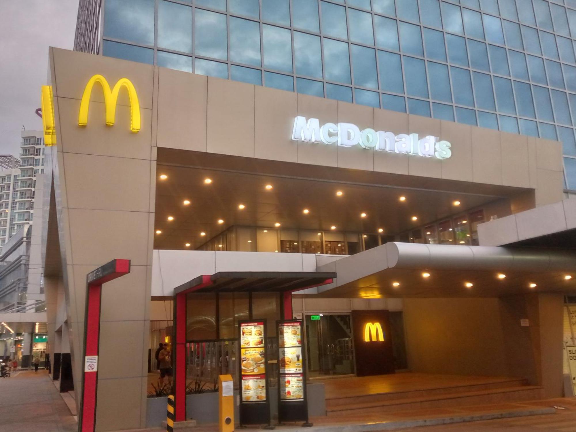 Mactan Newtown 8 Boulevard Deluxe Ocean View Apartment *