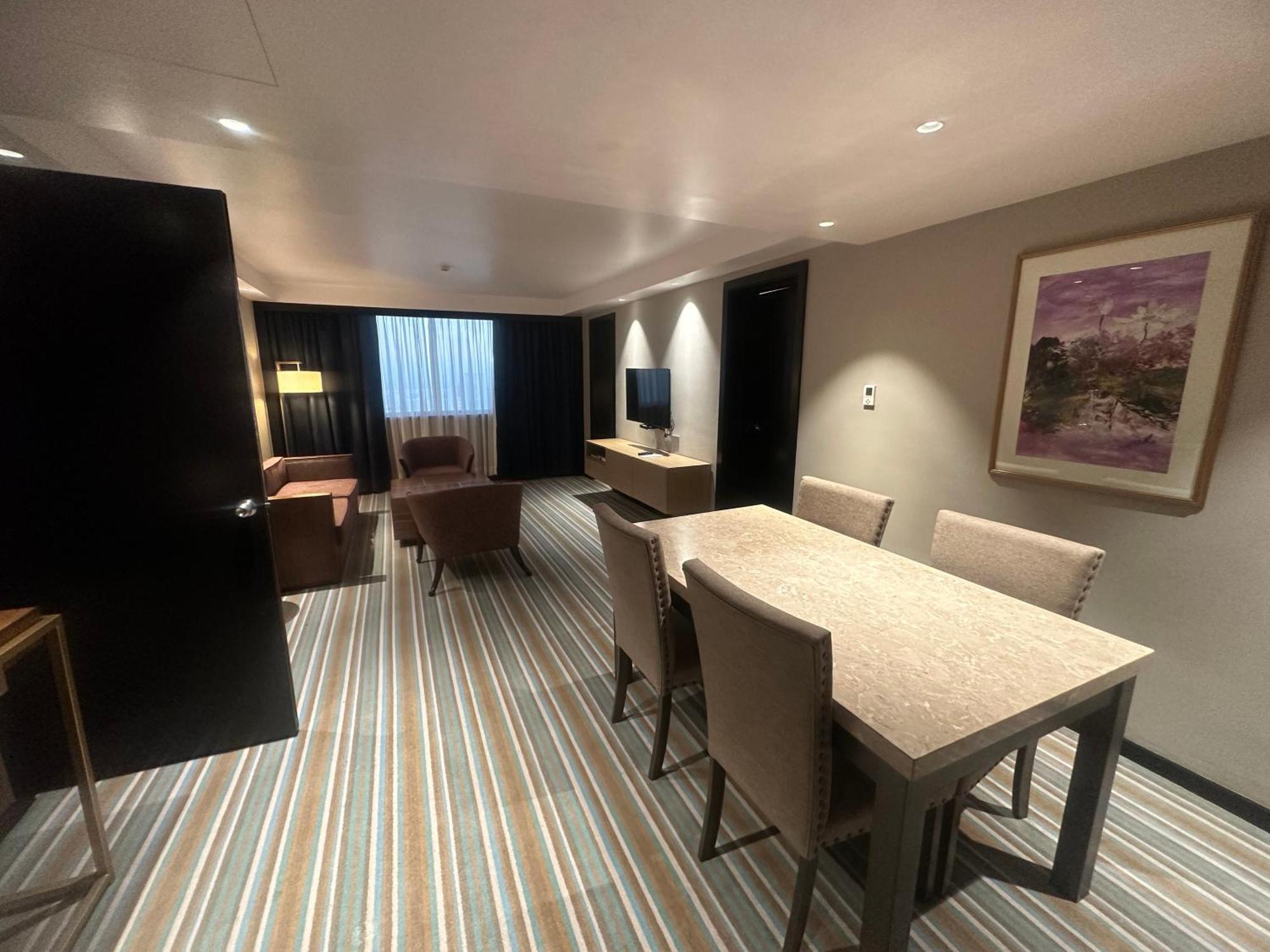 Marco Polo Plaza Hotel 5*