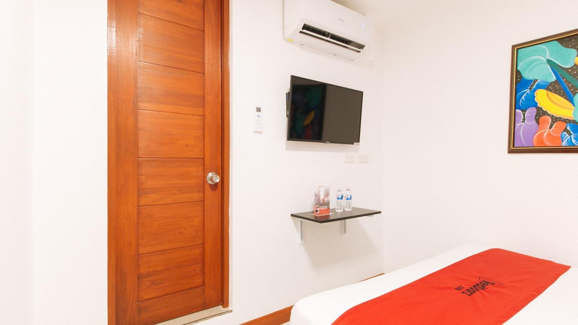 Hotel Reddoorz @ Costa Roca Balamban