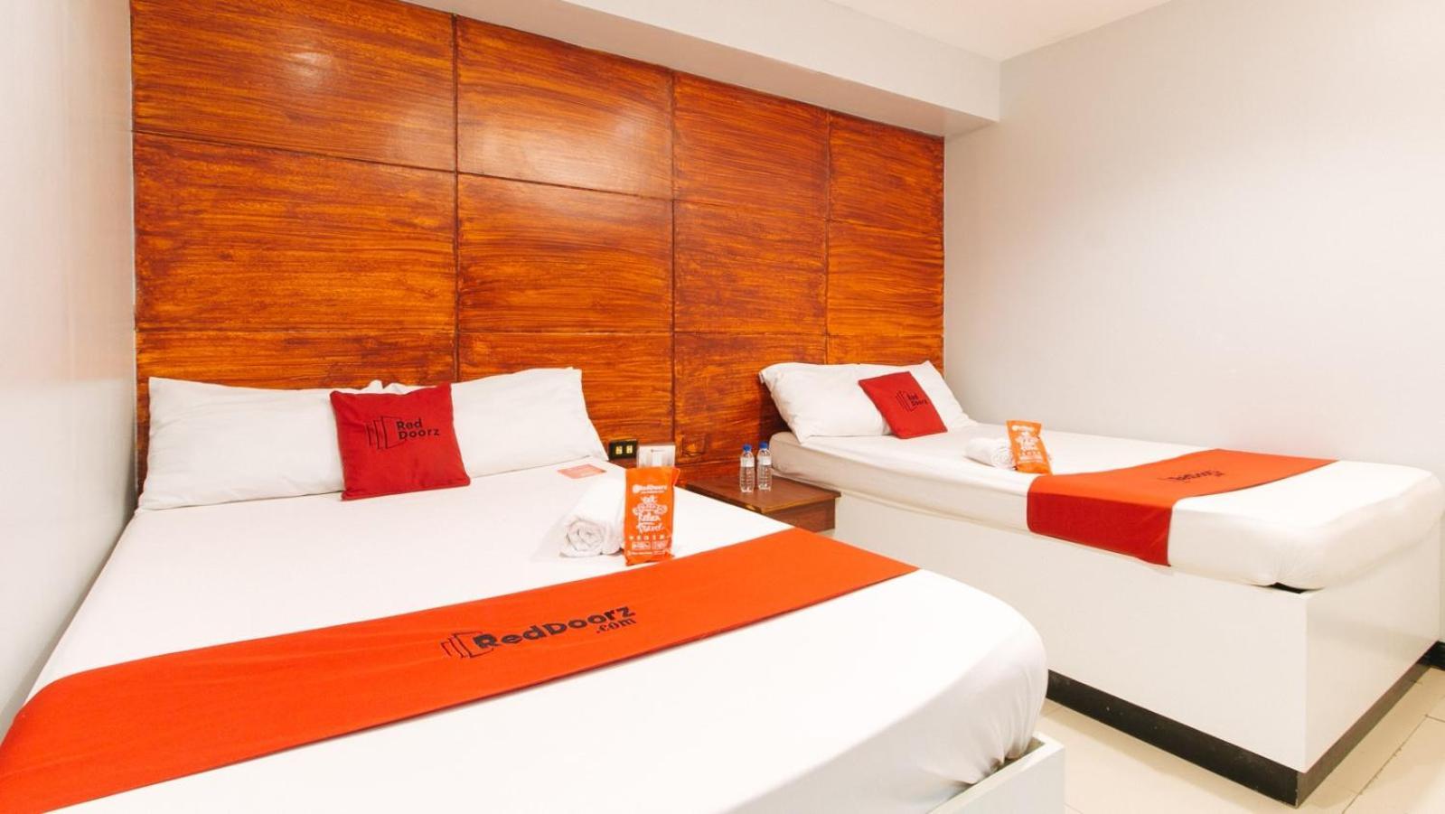 Hotel Reddoorz @ Costa Roca Balamban 3*