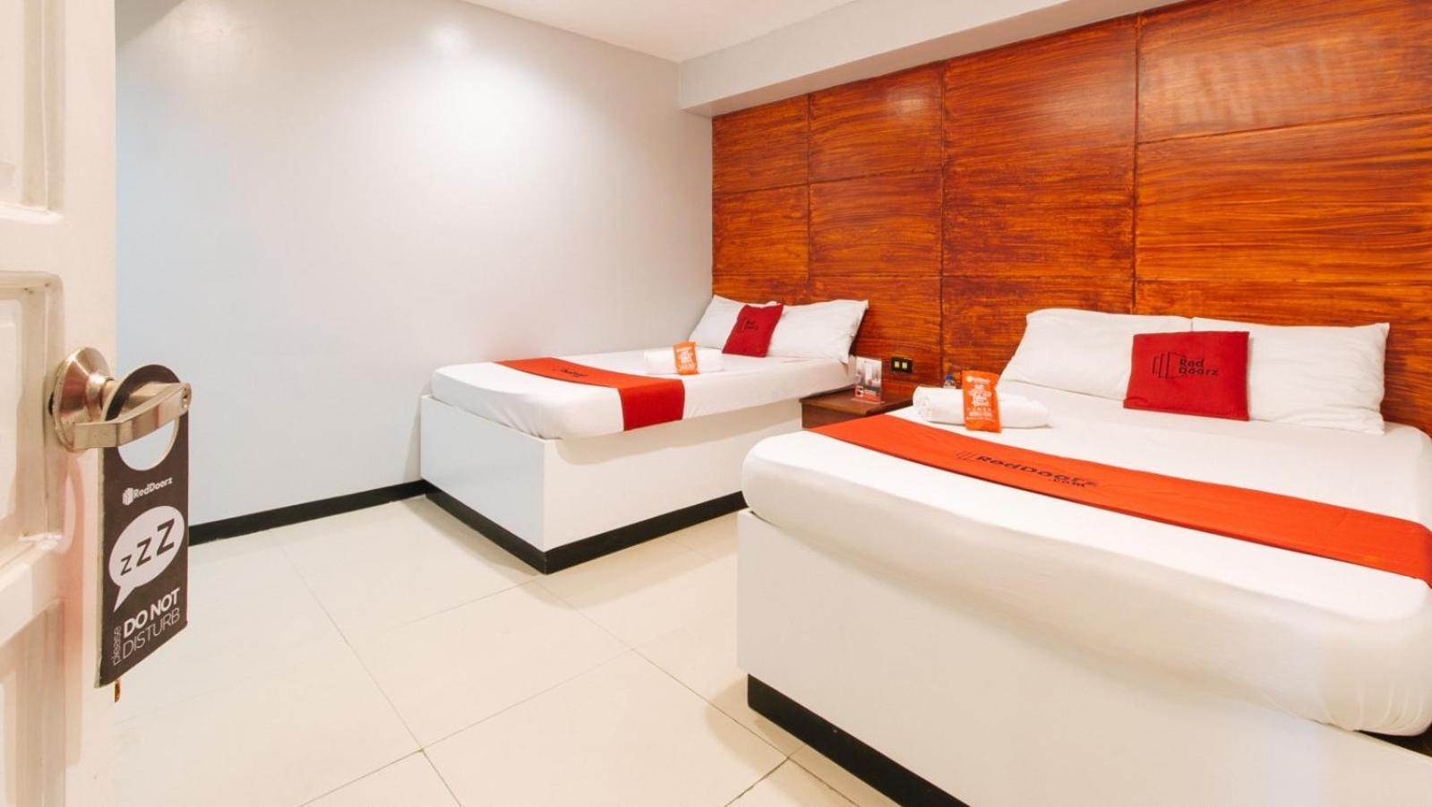 Hotel Reddoorz @ Costa Roca Balamban Cebu
