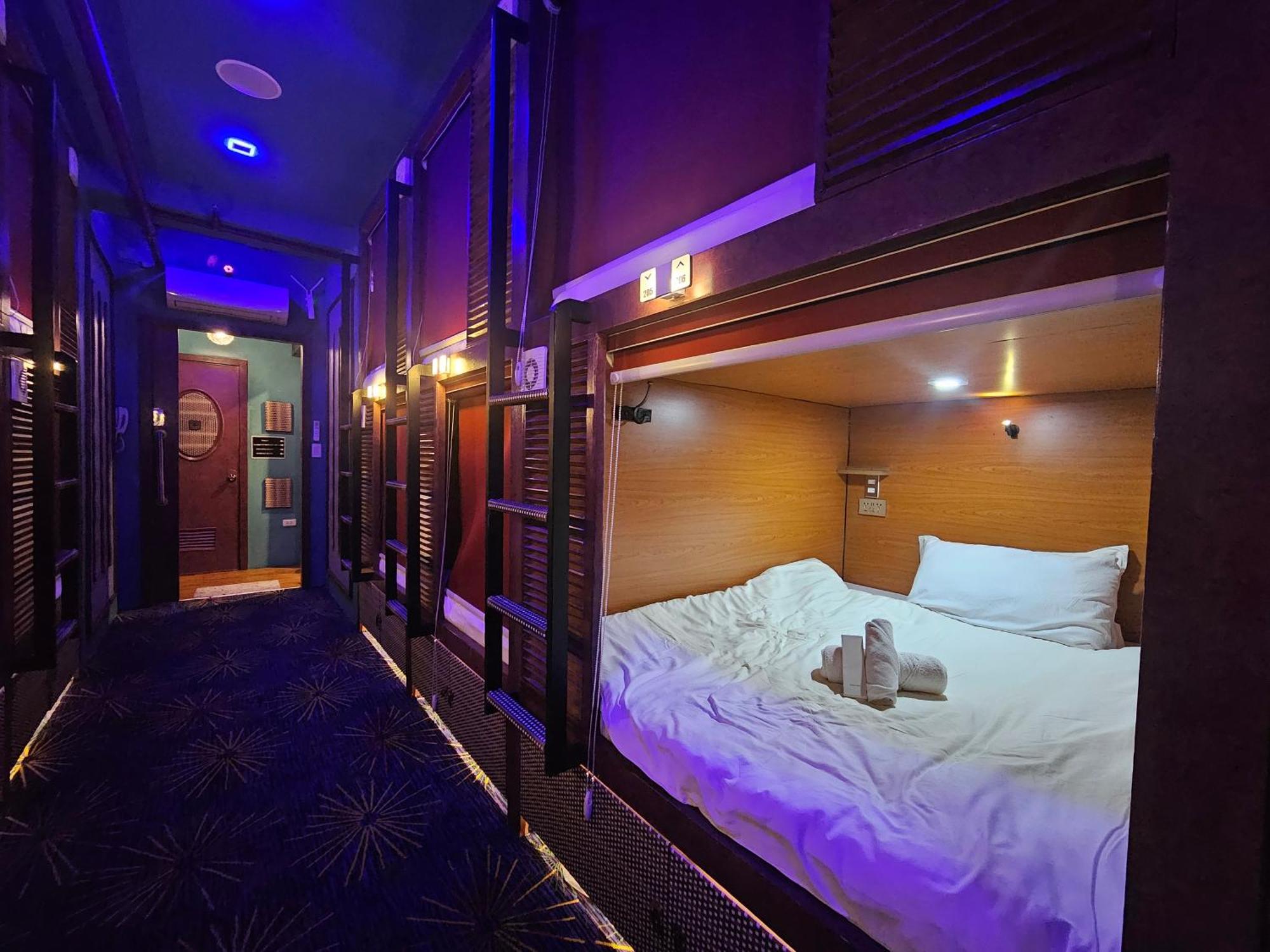 Attic Capsule Hotel 3*