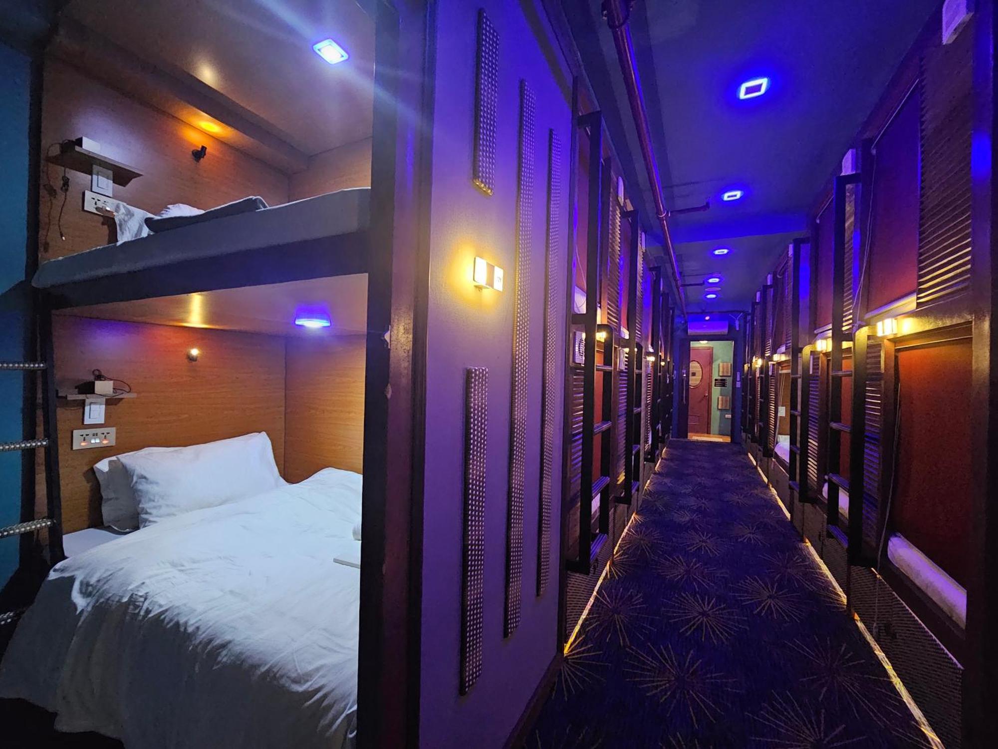 Hotel Attic Capsule 3*