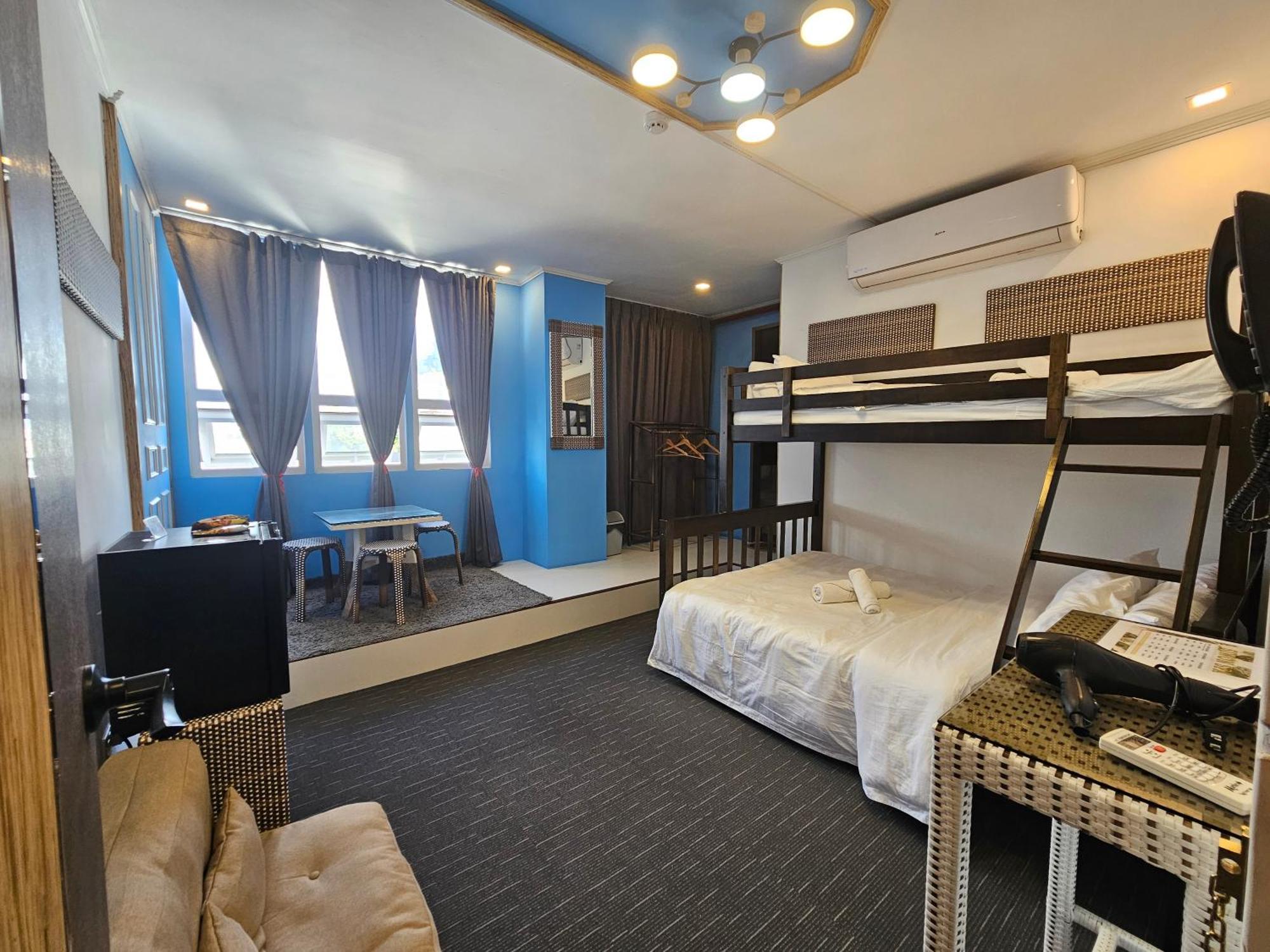 Hotel Attic Capsule Marigondon (Cebu)