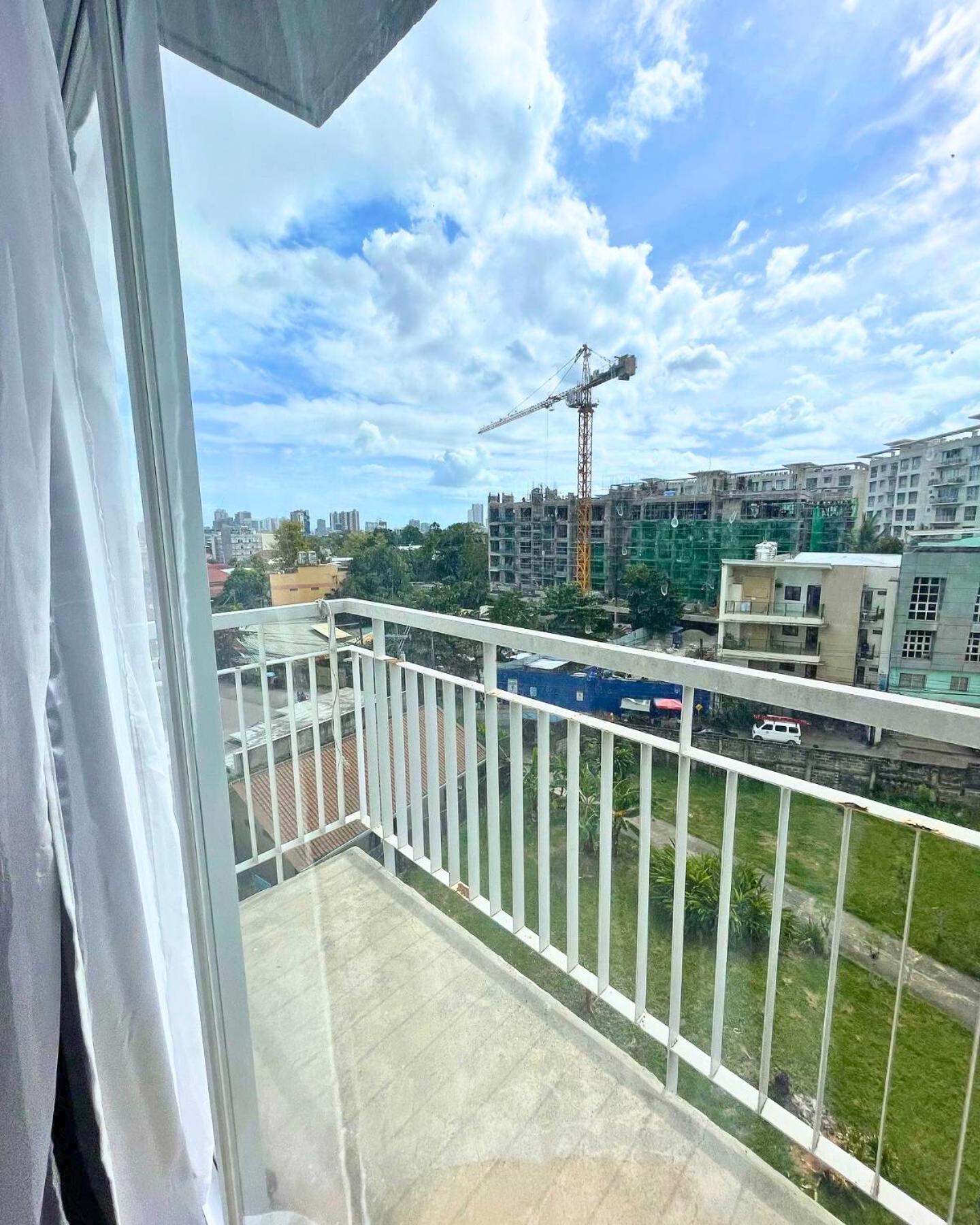 Jimenez's Modern Urban Oasis